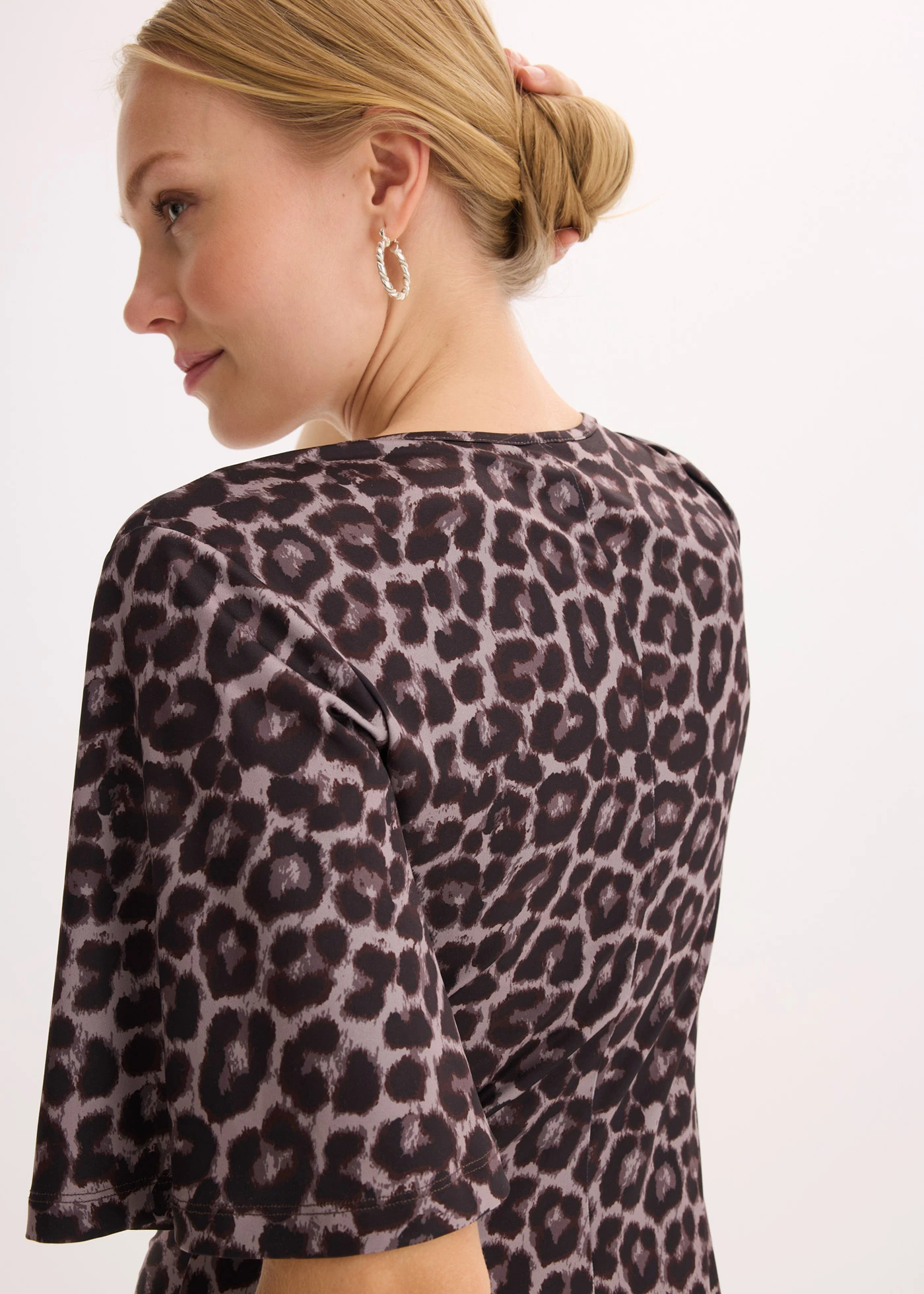 Midi šaty s nařasením • hnědo-černá s leopardím potiskem • bonprix obchod