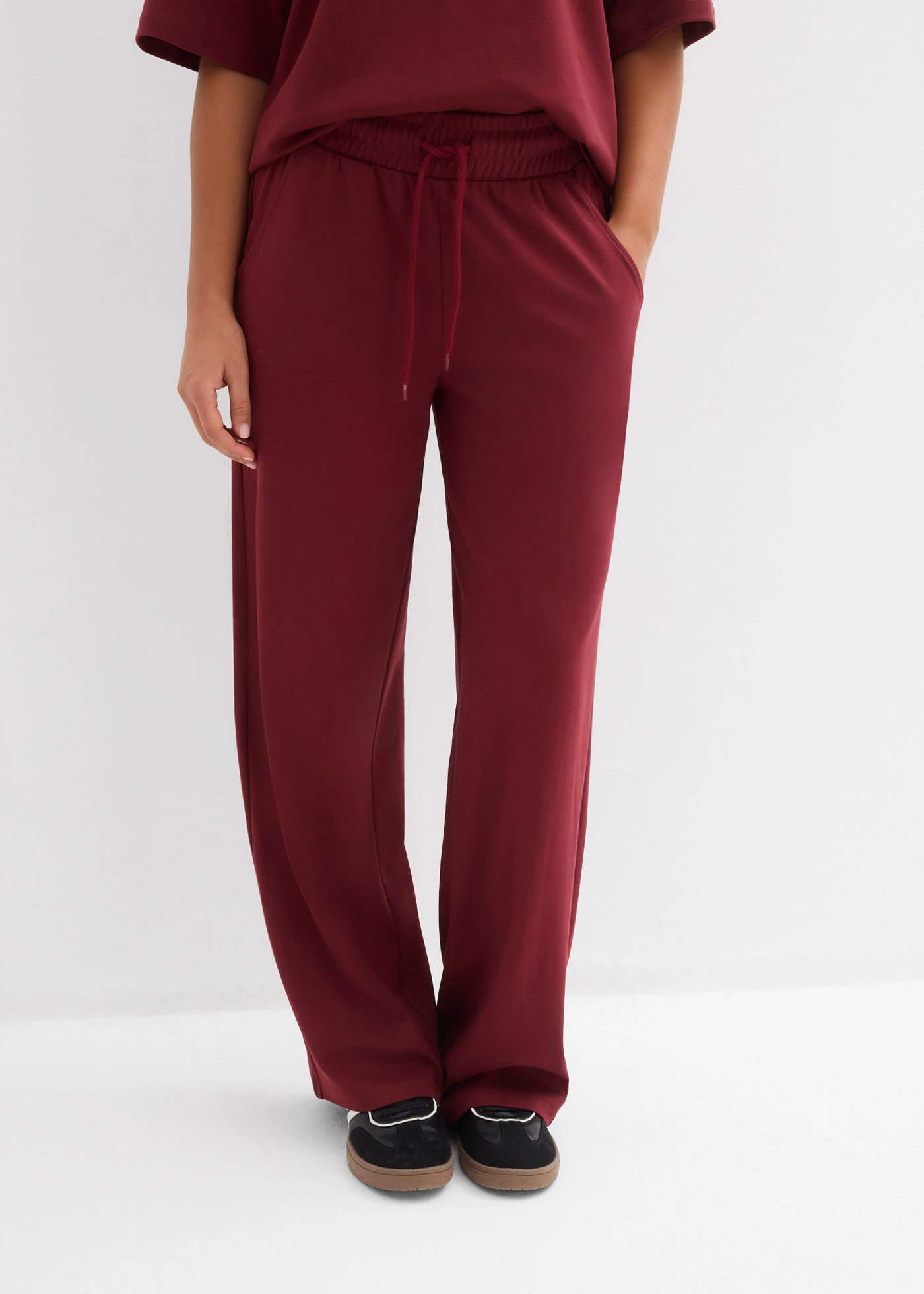 Pantalon large en jersey interlock • rouge rubis • Boutique bonprix