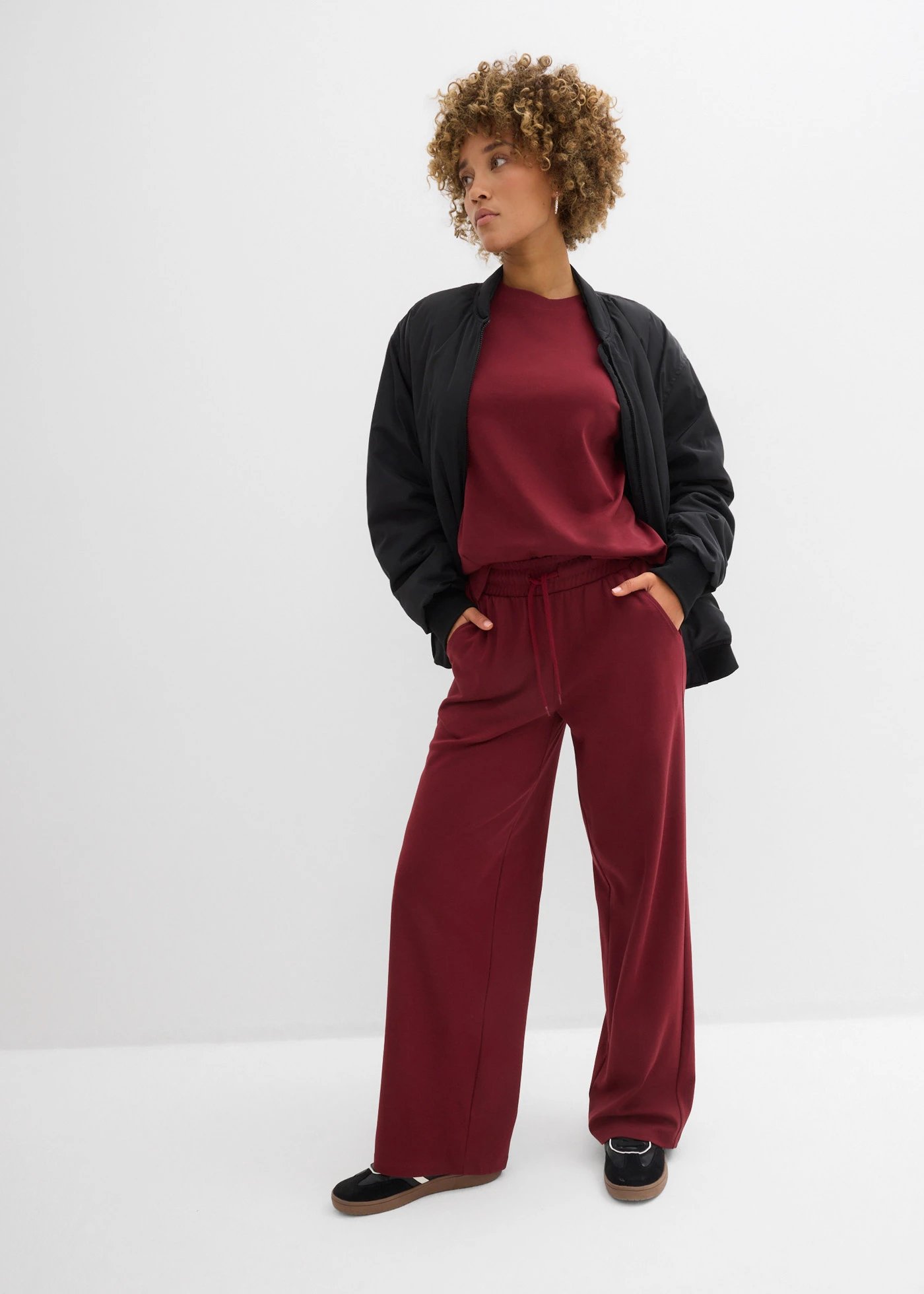Pantalon large en jersey interlock • rouge rubis • Boutique bonprix