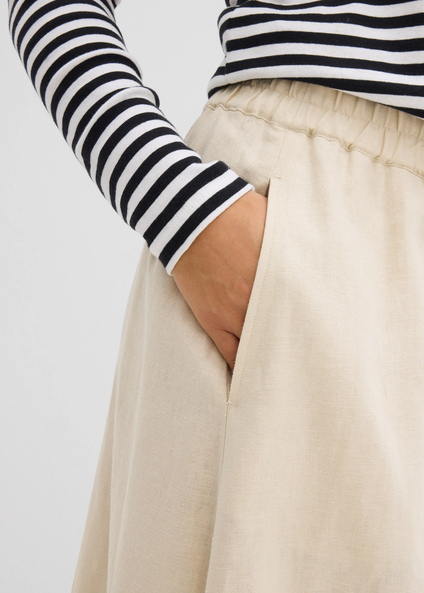 Jupe midi légère • sable clair • Boutique bonprix