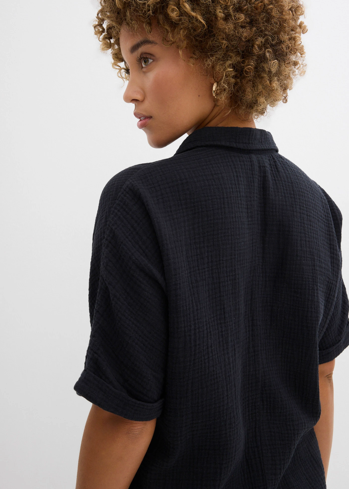 Chemisier long, oversize et doux en gaze de coton • noir • Boutique bonprix