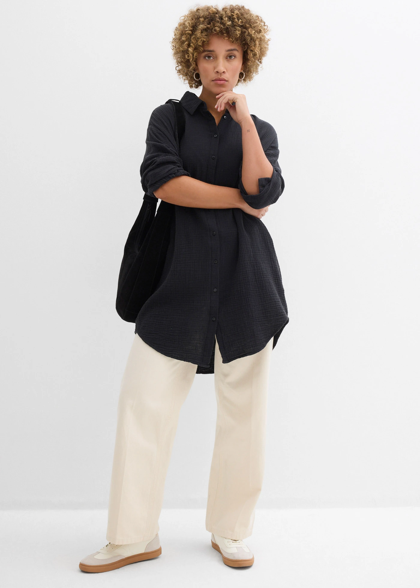 Chemisier long oversize en gaze de coton • noir • Boutique bonprix