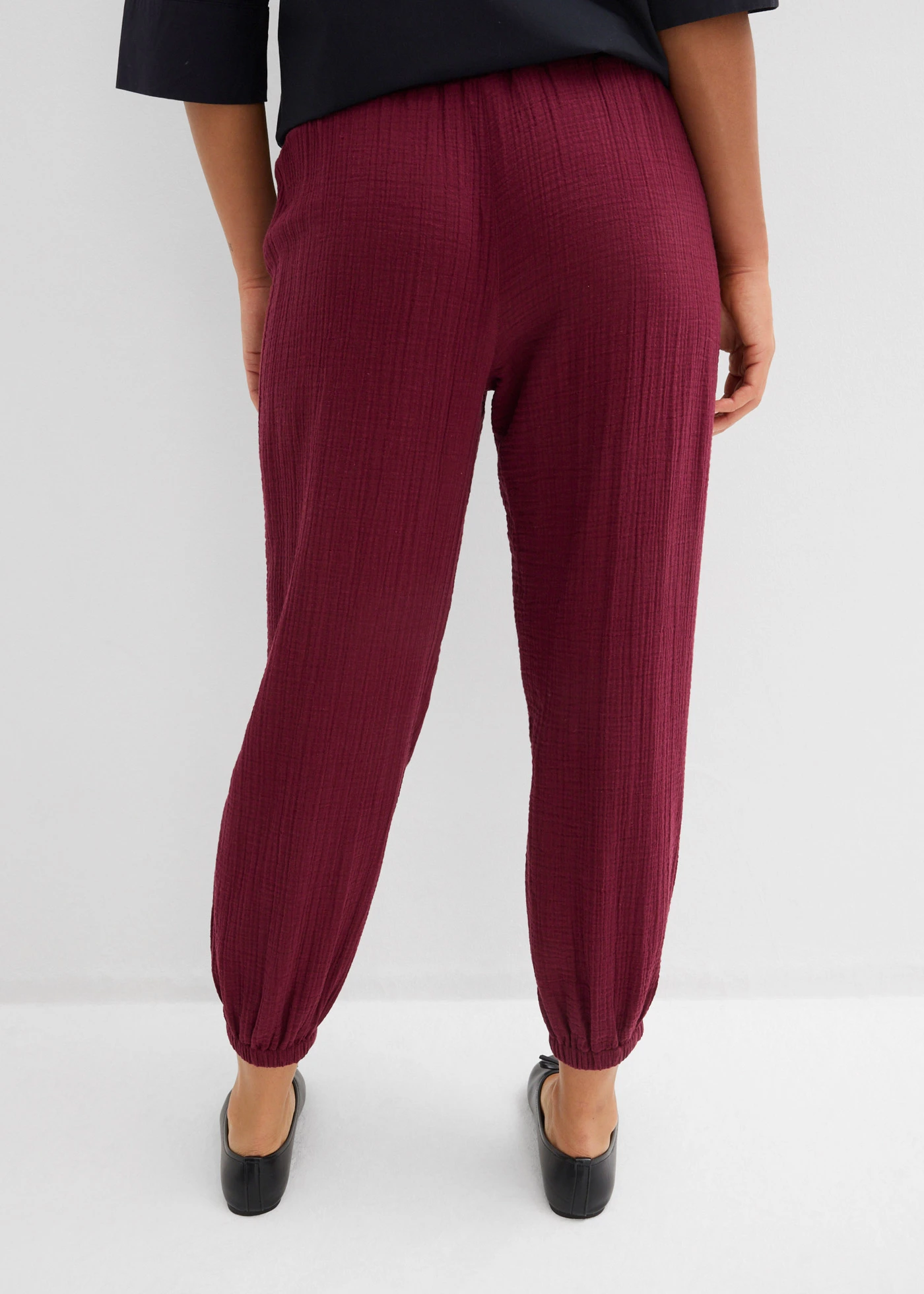 Pantalon en gaze de coton avec ceinture smockée • rouge érable • Boutique bonprix