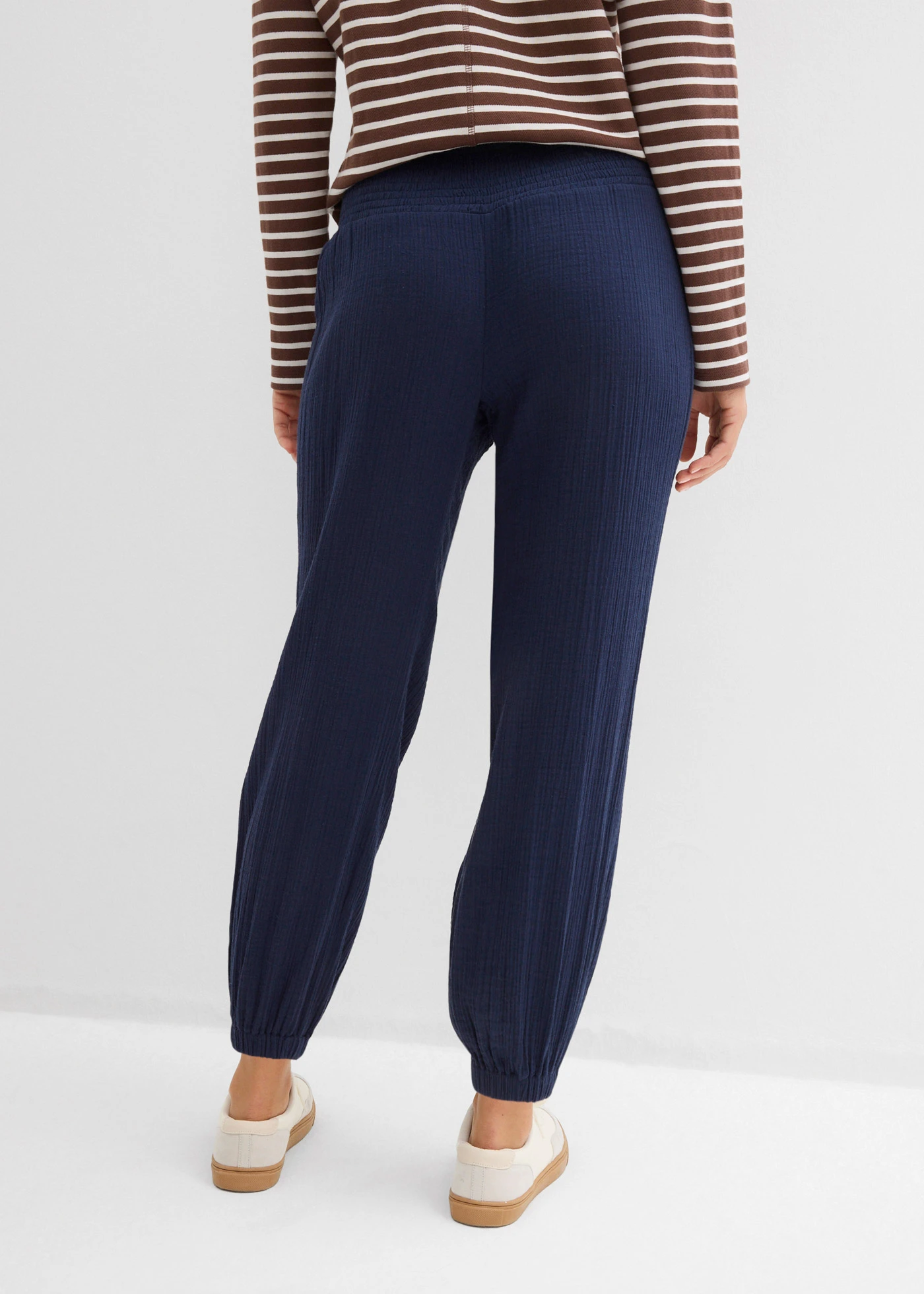 Pantalon en gaze de coton avec ceinture smockée • bleu foncé • Boutique bonprix