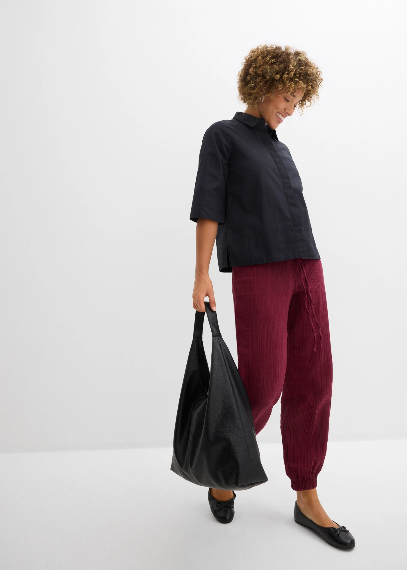 Pantalon en gaze de coton avec ceinture smockée • rouge érable • Boutique bonprix