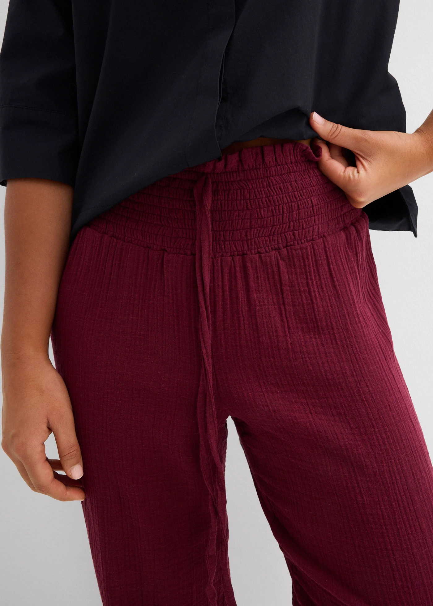 Mousseline broek met gesmokte band • esdoornrood • bonprix online shop