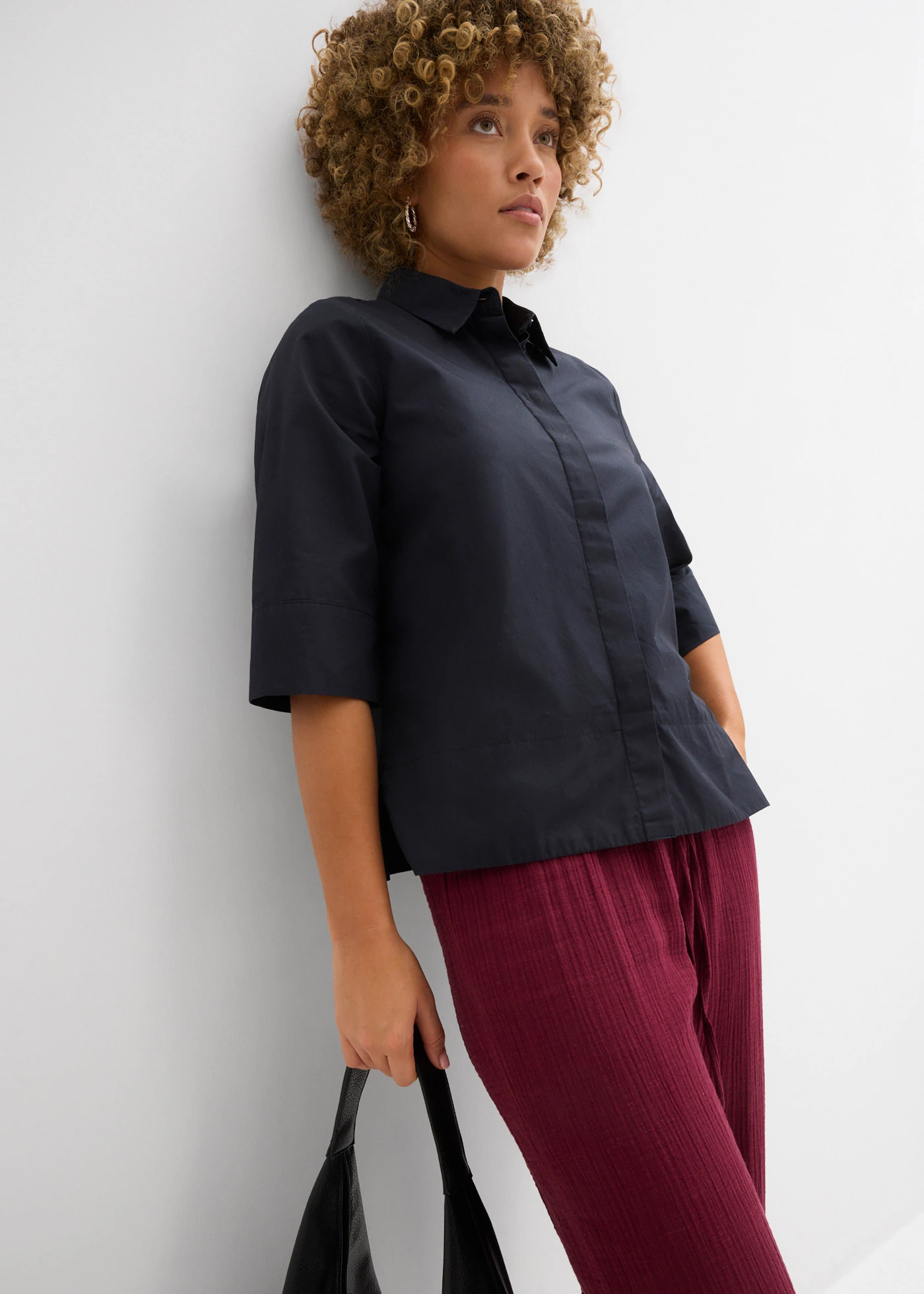 Pantalon en gaze de coton avec ceinture smockée • rouge érable • Boutique bonprix