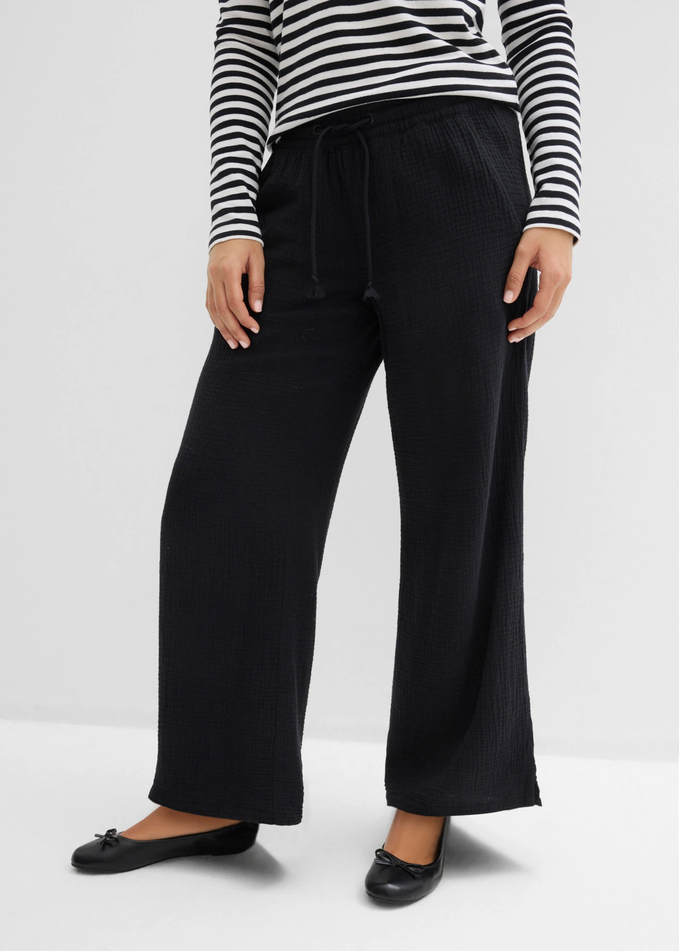 Pantaloni palazzo din muselină vaporoasă • negru • magazin bonprix