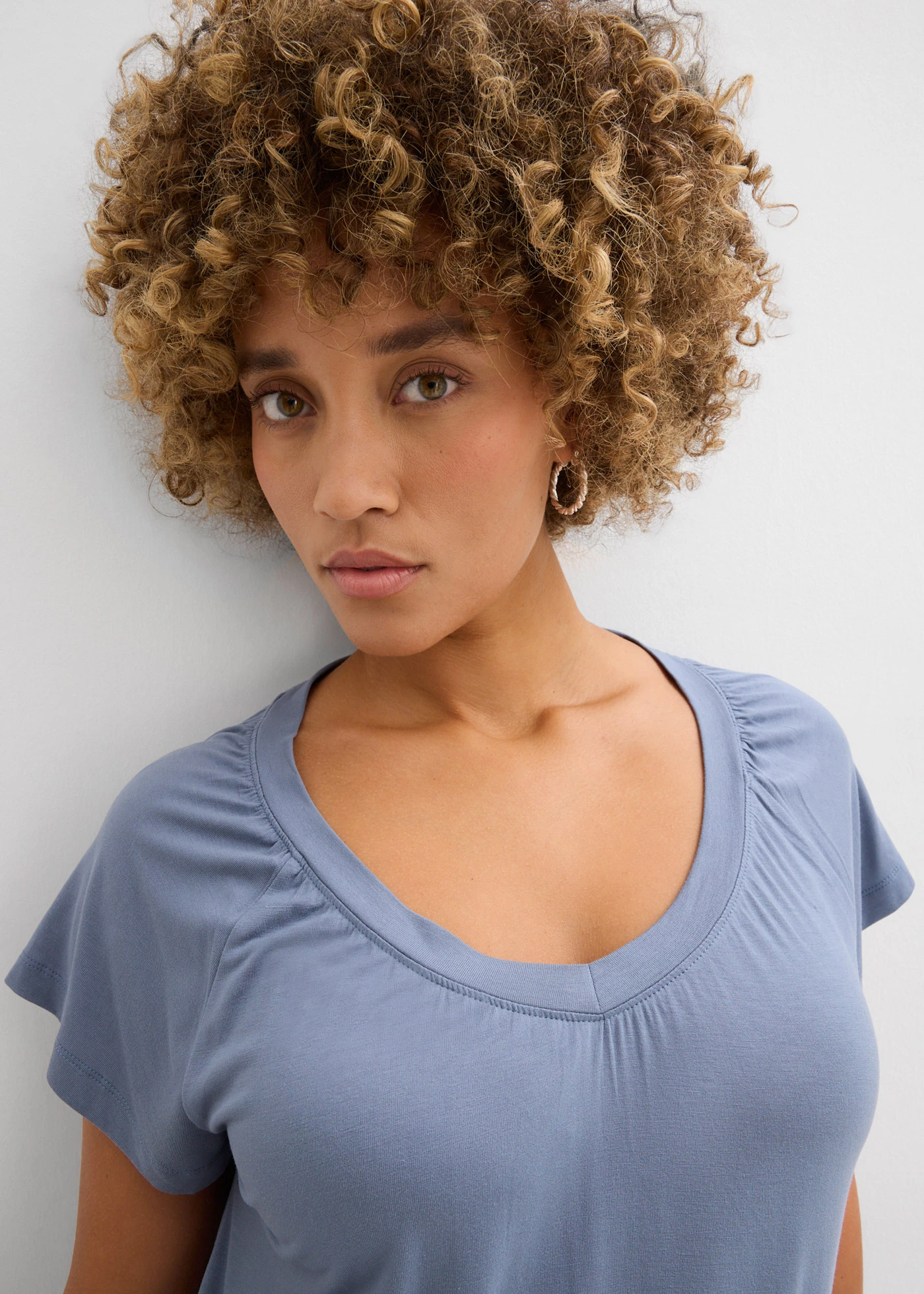 T-shirt en viscose extensible • bleu fumé • Boutique bonprix