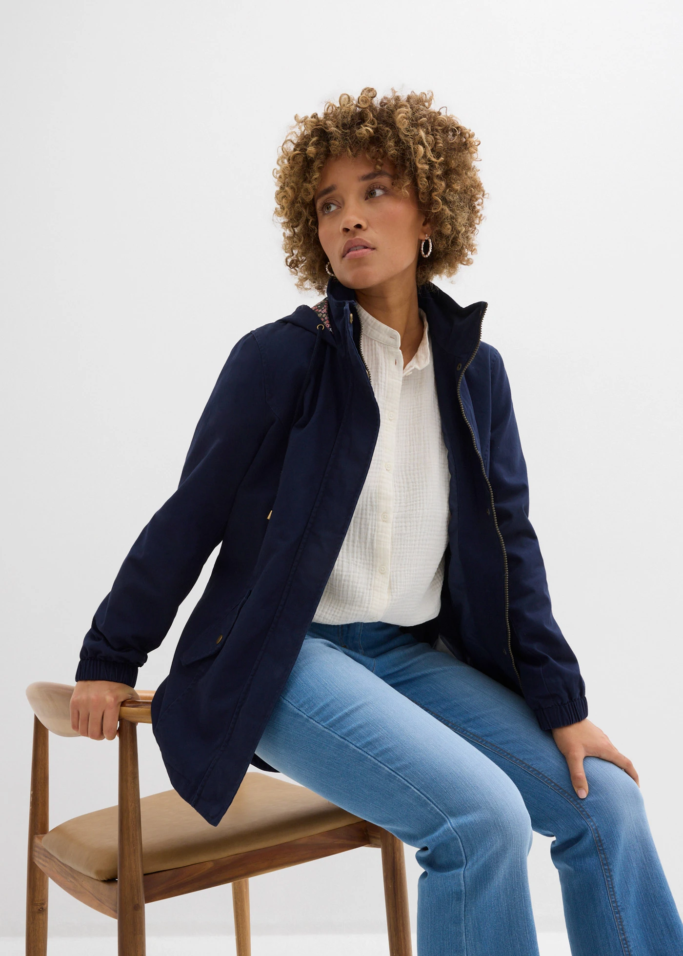 Katoenen tussenparka met gedessineerde capuchon • donkerblauw • bonprix online shop