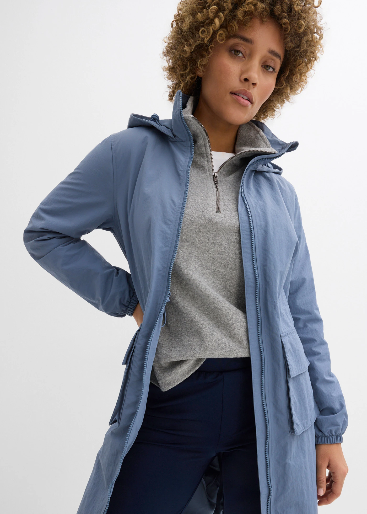 Lekka parka, hydrofobowa • niebieski dymny • sklep bonprix