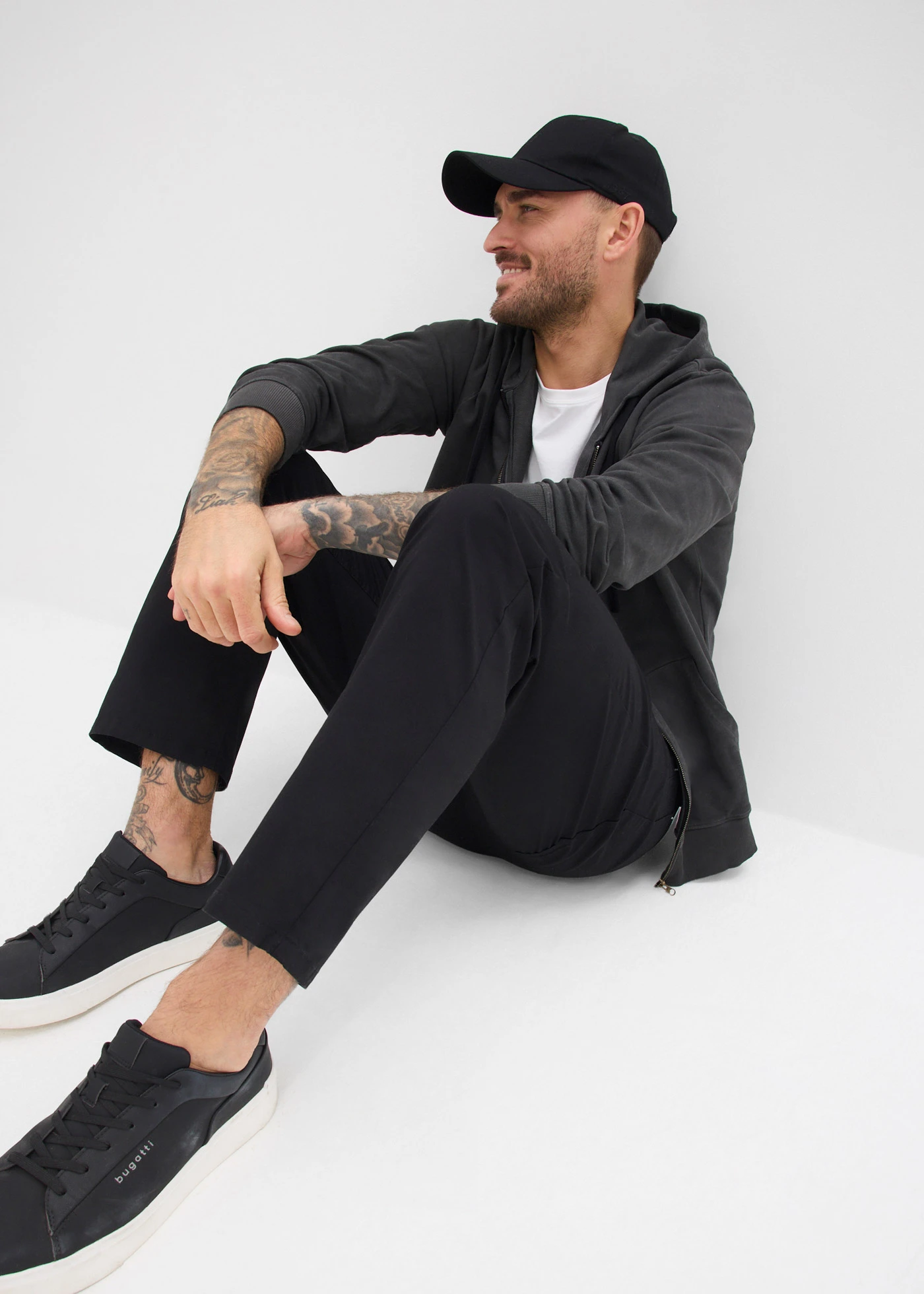 Strečové kalhoty Relaxed Fit, Straight, s pružným pasem • černá • bonprix obchod