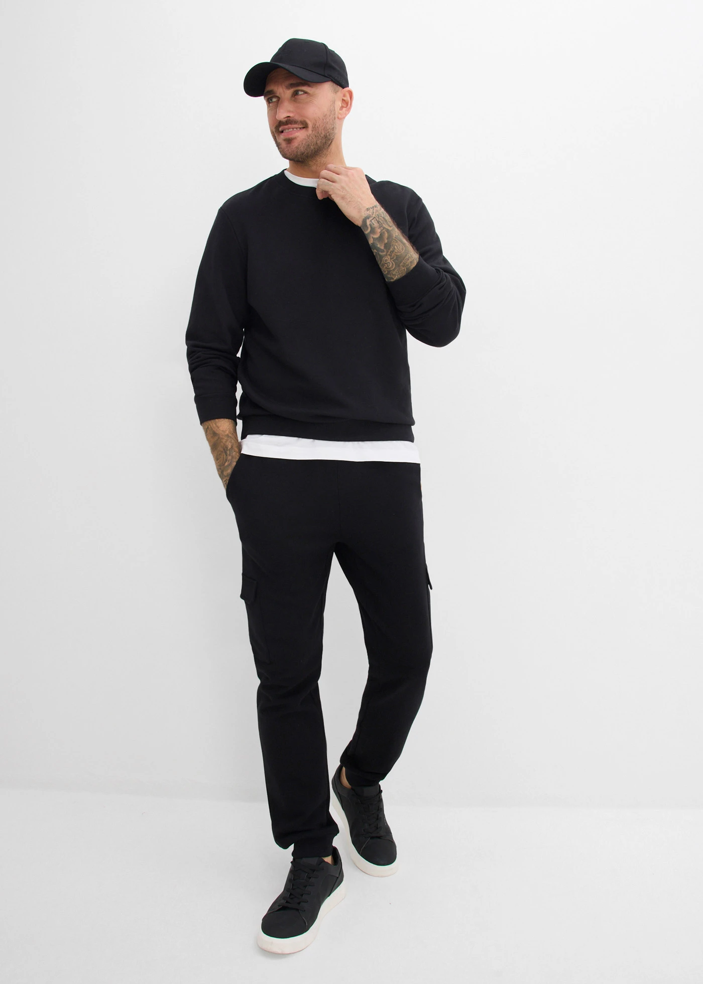 Pantaloni de jogging cargo din bumbac organic 100% • negru • magazin bonprix