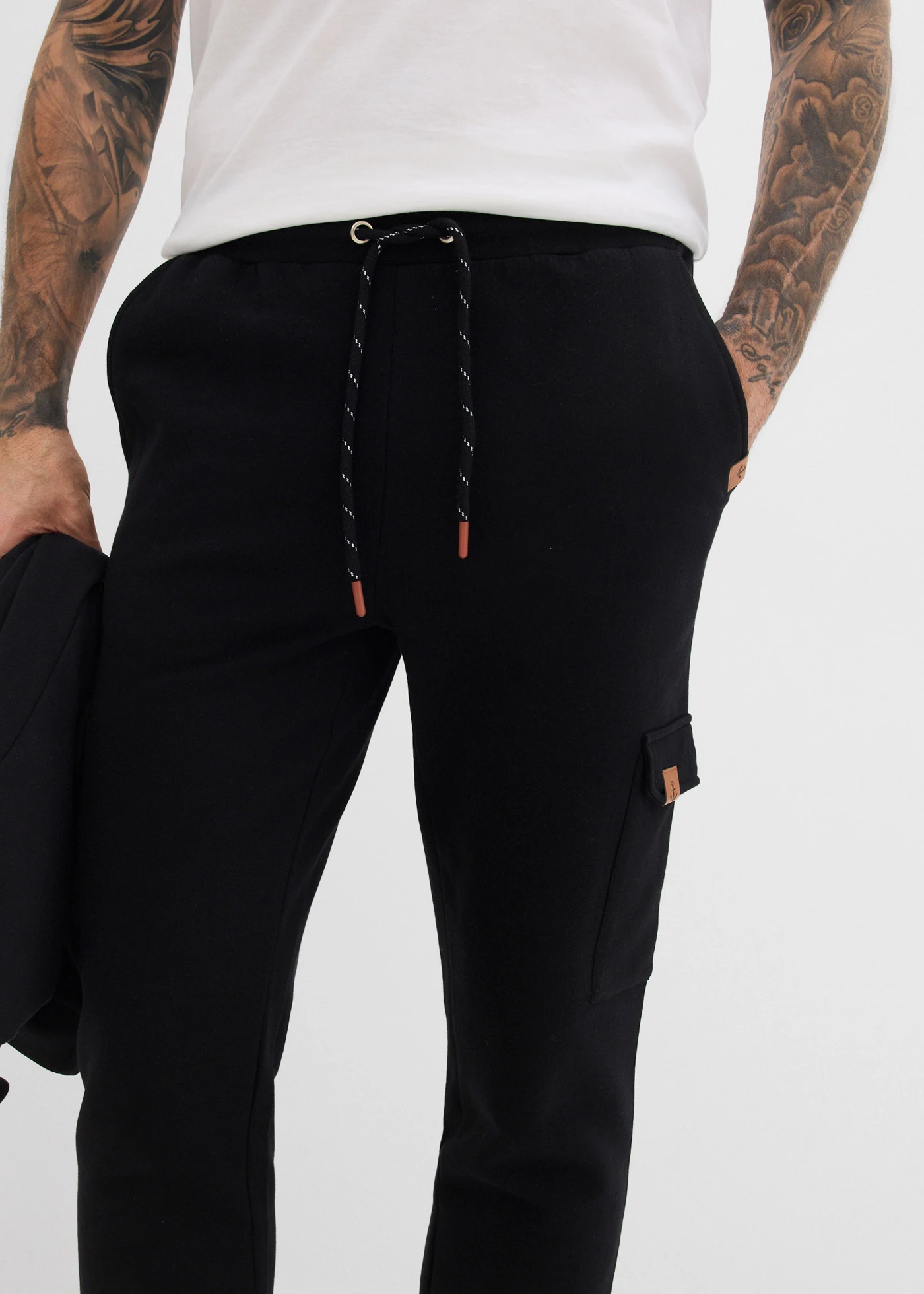 Joggingové cargo kalhoty z čisté organické bavlny • černá • bonprix obchod