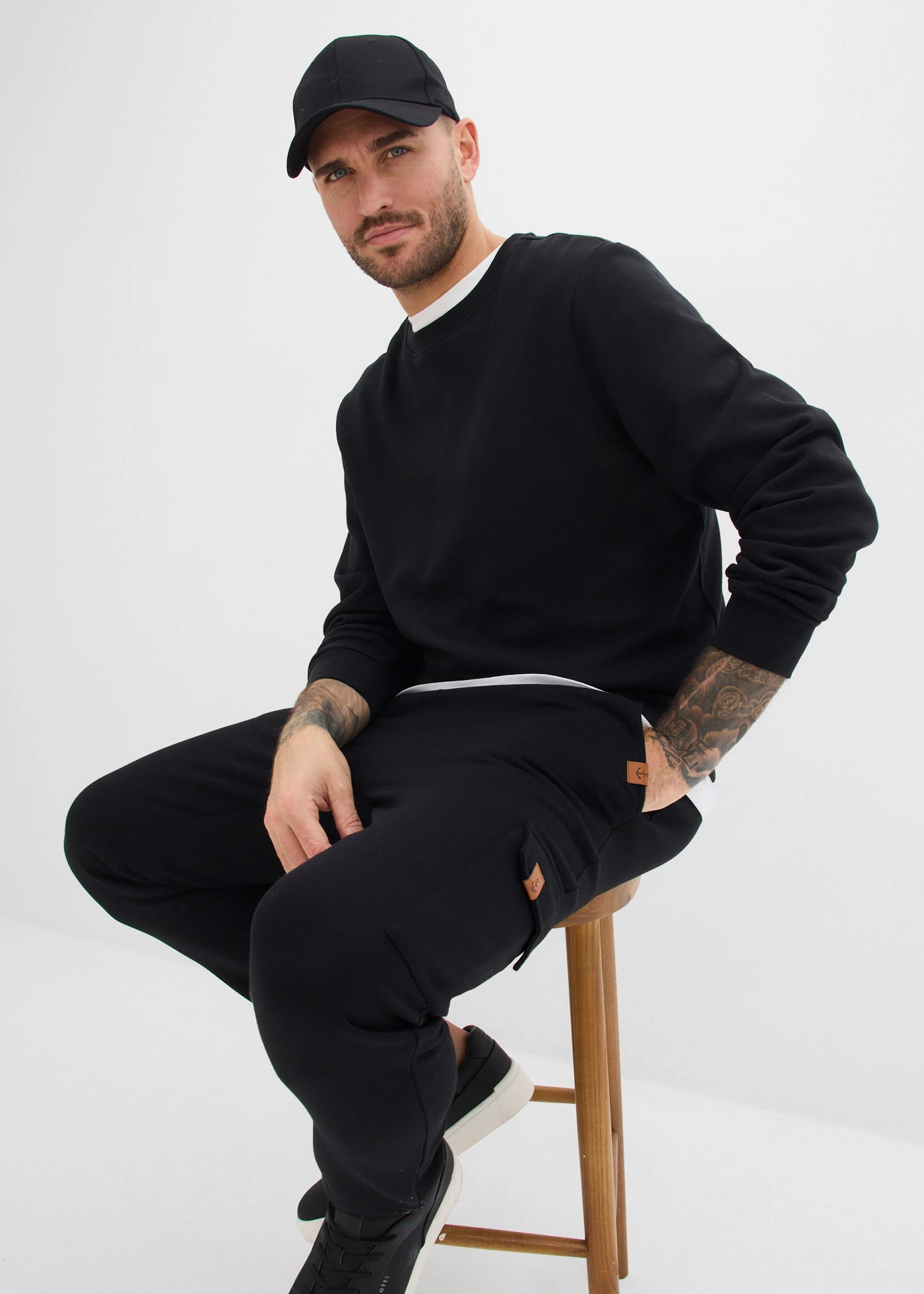 Pantaloni de jogging cargo din bumbac organic 100% • negru • magazin bonprix