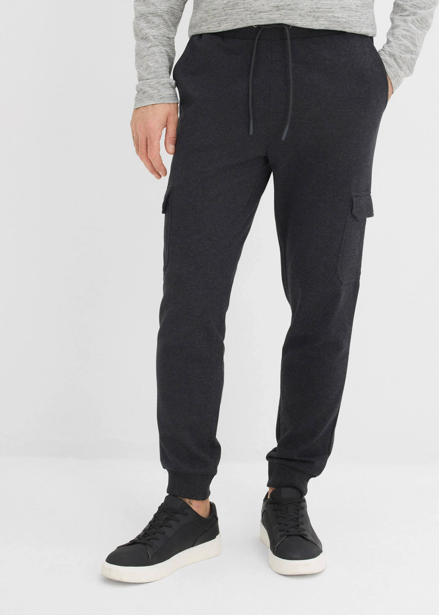 Pantalon de jogging à poches cargo • anthracite chiné • Boutique bonprix