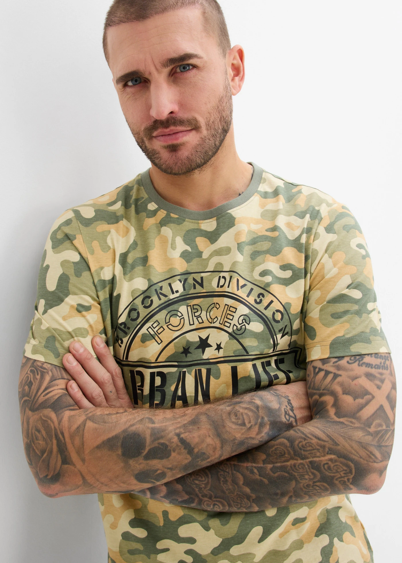 Póló tiszta bio-pamutból, Slim Fit • terepszín • bonprix áruház