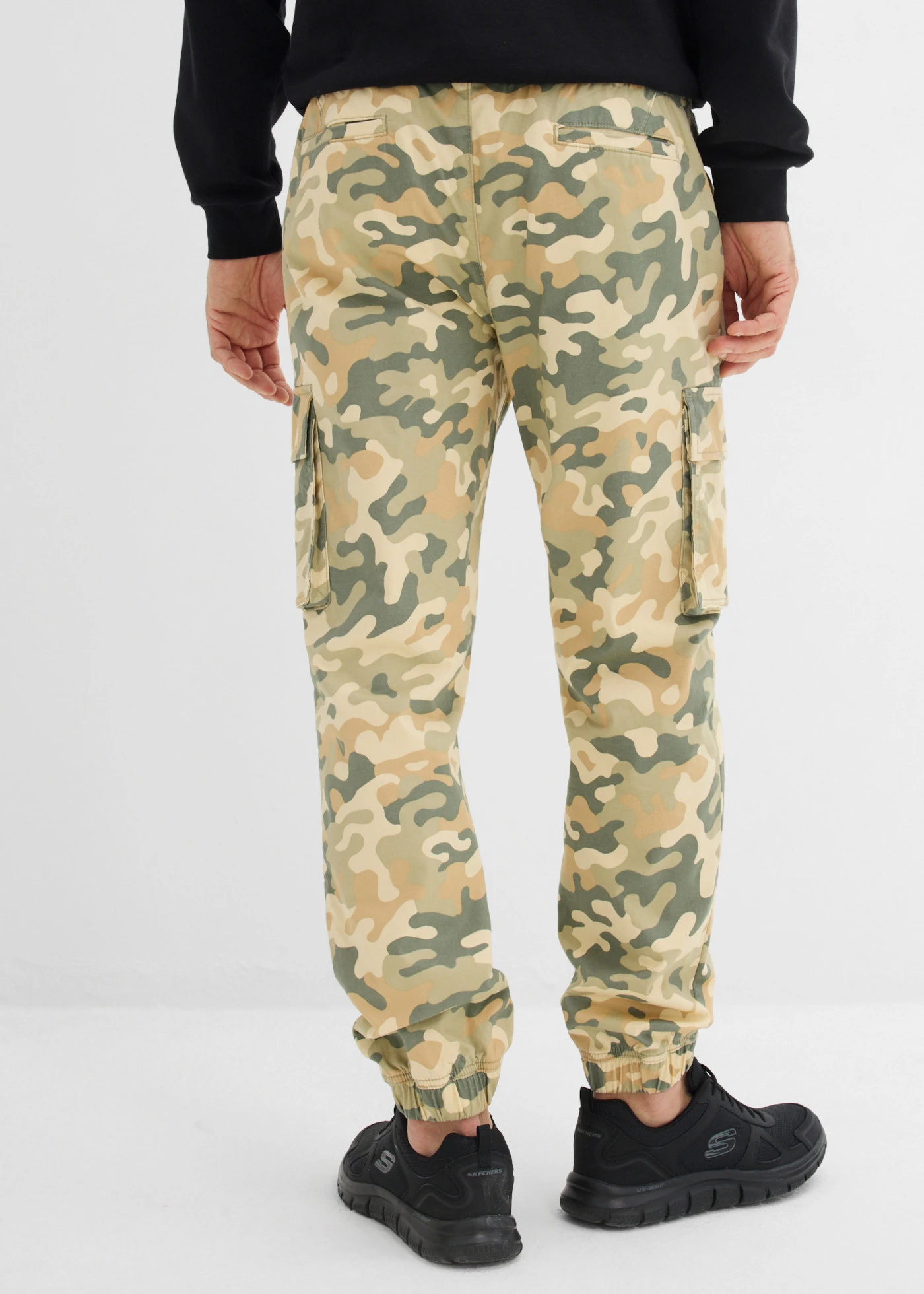 Pantaloni cargo drepți, Regular Fit, cu elastic și șiret în talie • camuflaj • magazin bonprix