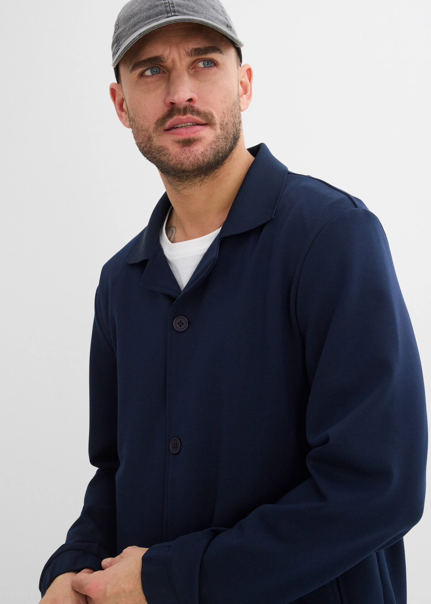 Lichte bomber van stretchmateriaal • inktblauw • bonprix online shop