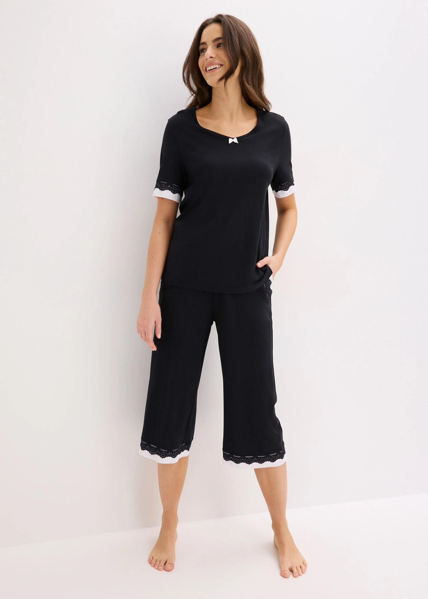 Pantalon de pyjama ample et doux, longueur 3/4 • noir/blanc • Boutique bonprix