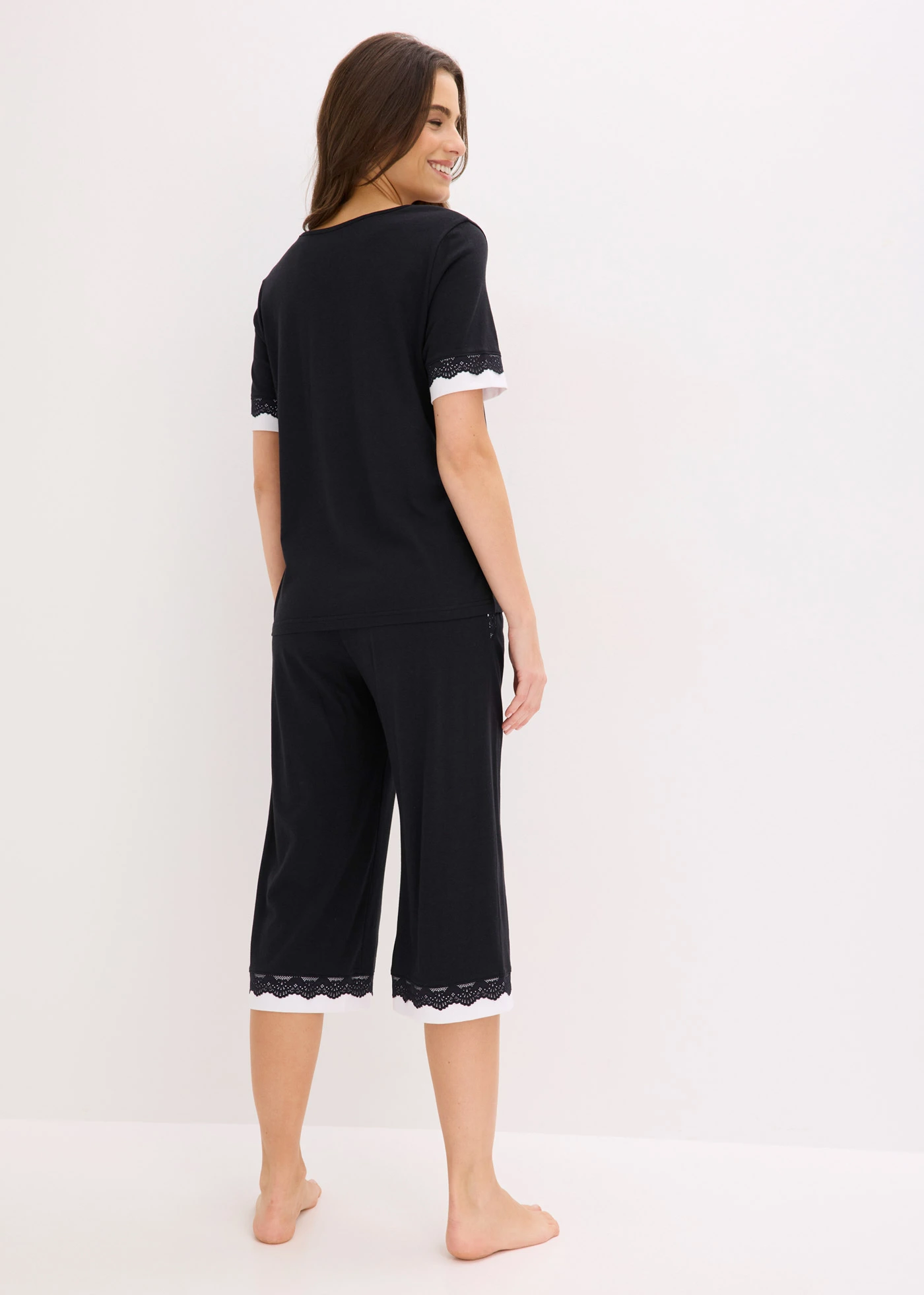 Pantalon de pyjama ample et doux, longueur 3/4 • noir/blanc • Boutique bonprix
