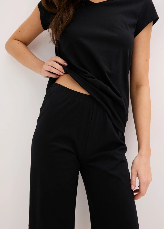 Pyjama avec un pantacourt ample, Couleur: noir