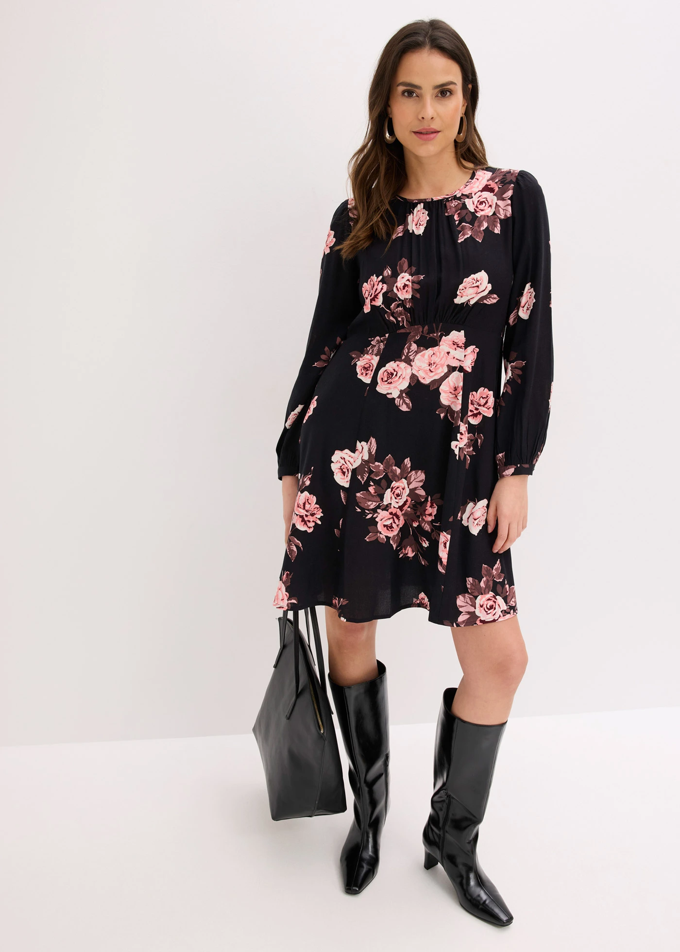 Rochie tip tunică • negru floral • magazin bonprix