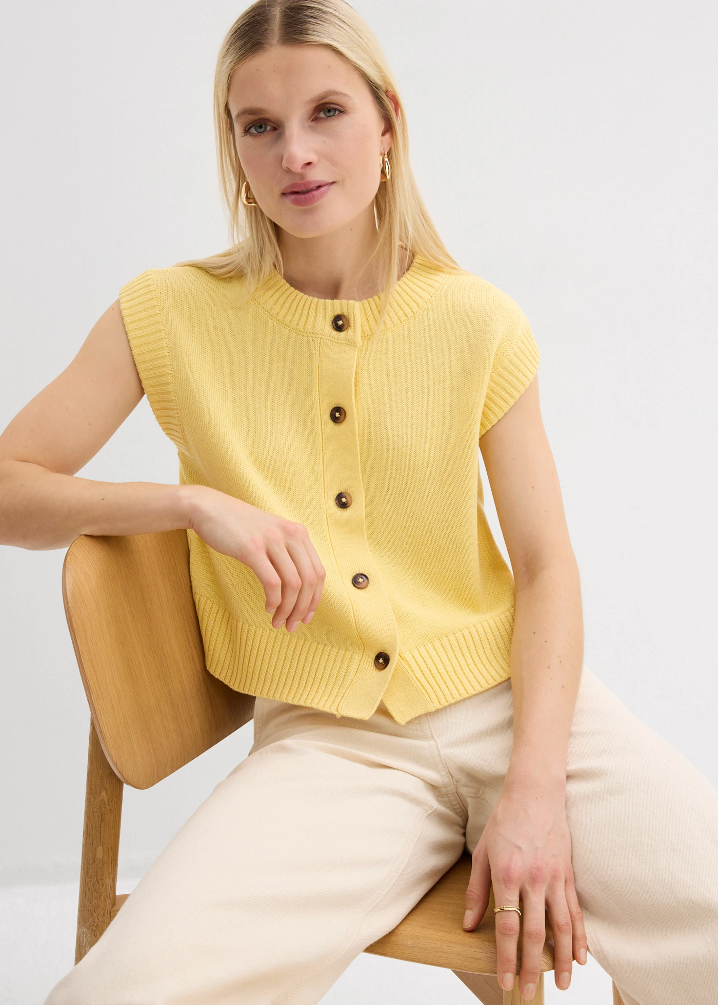 Vestă tricotată • galben deschis • magazin bonprix