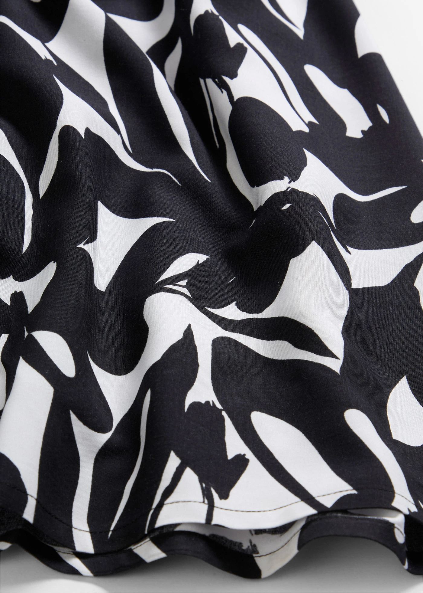 Maxi zomerjurk van soepele viscose • zwart/wolwit gebloemd • bonprix online shop