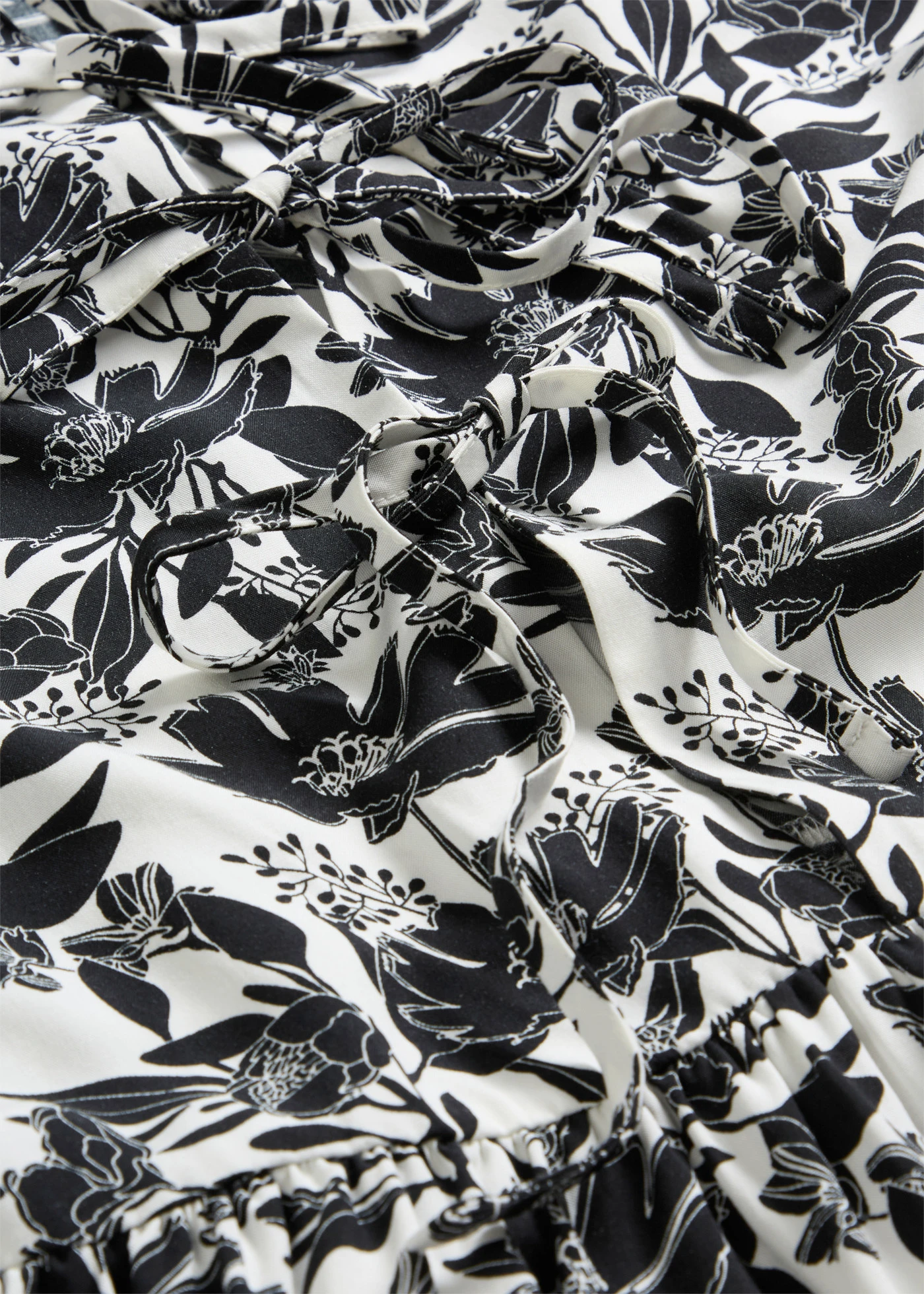 Tunică lungă din viscoză • alb-negru, cu imprimeu • magazin bonprix