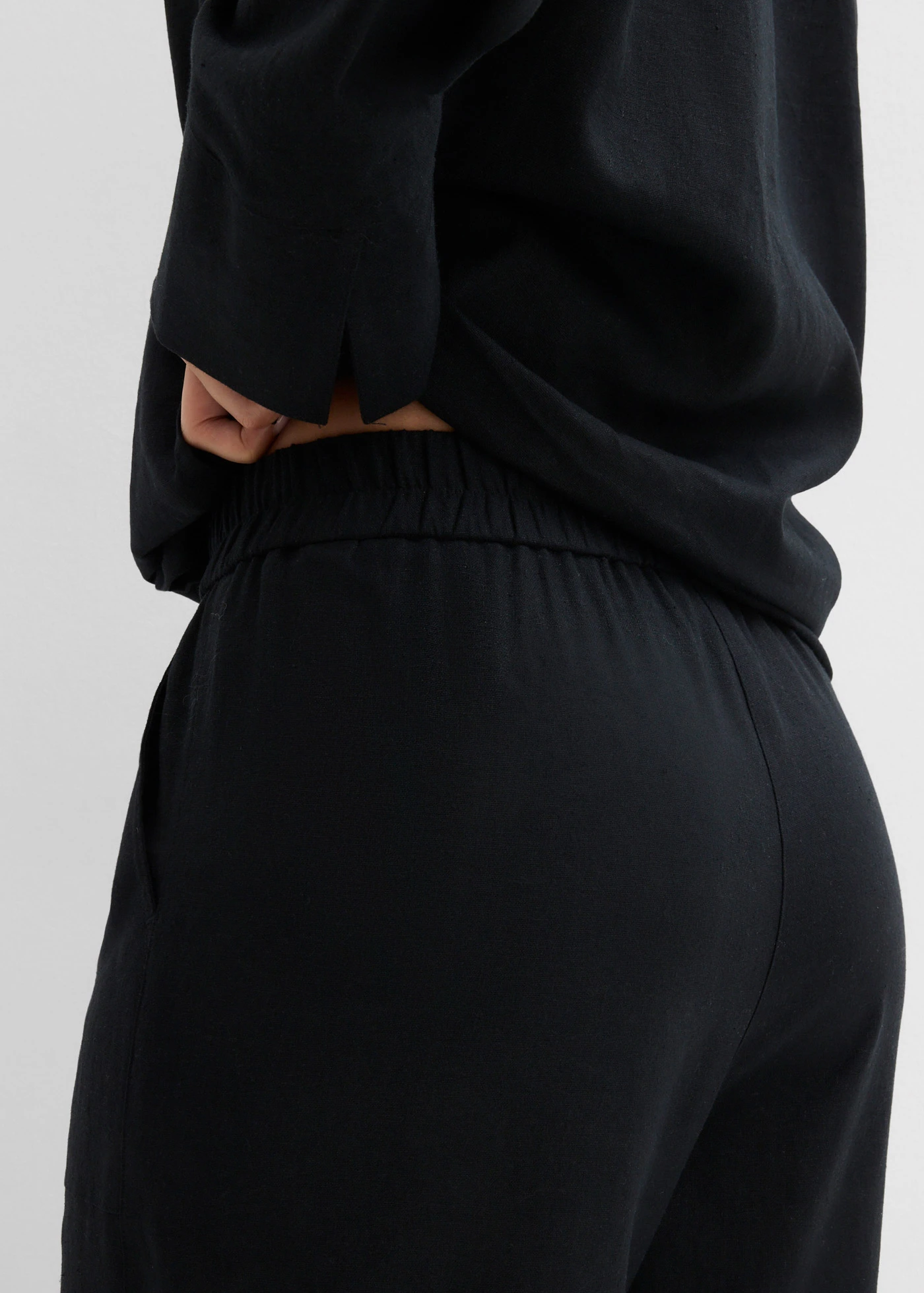 Pantalon barrel léger en lin mélangé • noir • Boutique bonprix