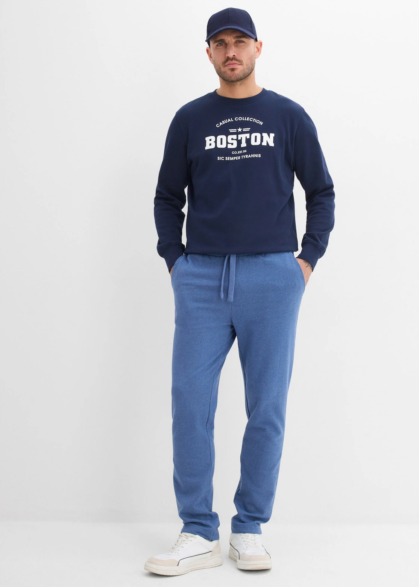 Joggingbroek met rechte zoom, binnenkant zacht geruwd • lichtindigo • bonprix online shop