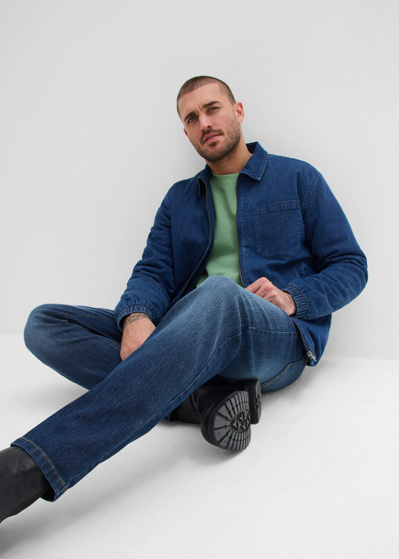 Lot de 2 jeans droits extensibles regular à taille élastiquée • bleu foncé denim + noir denim • Boutique bonprix