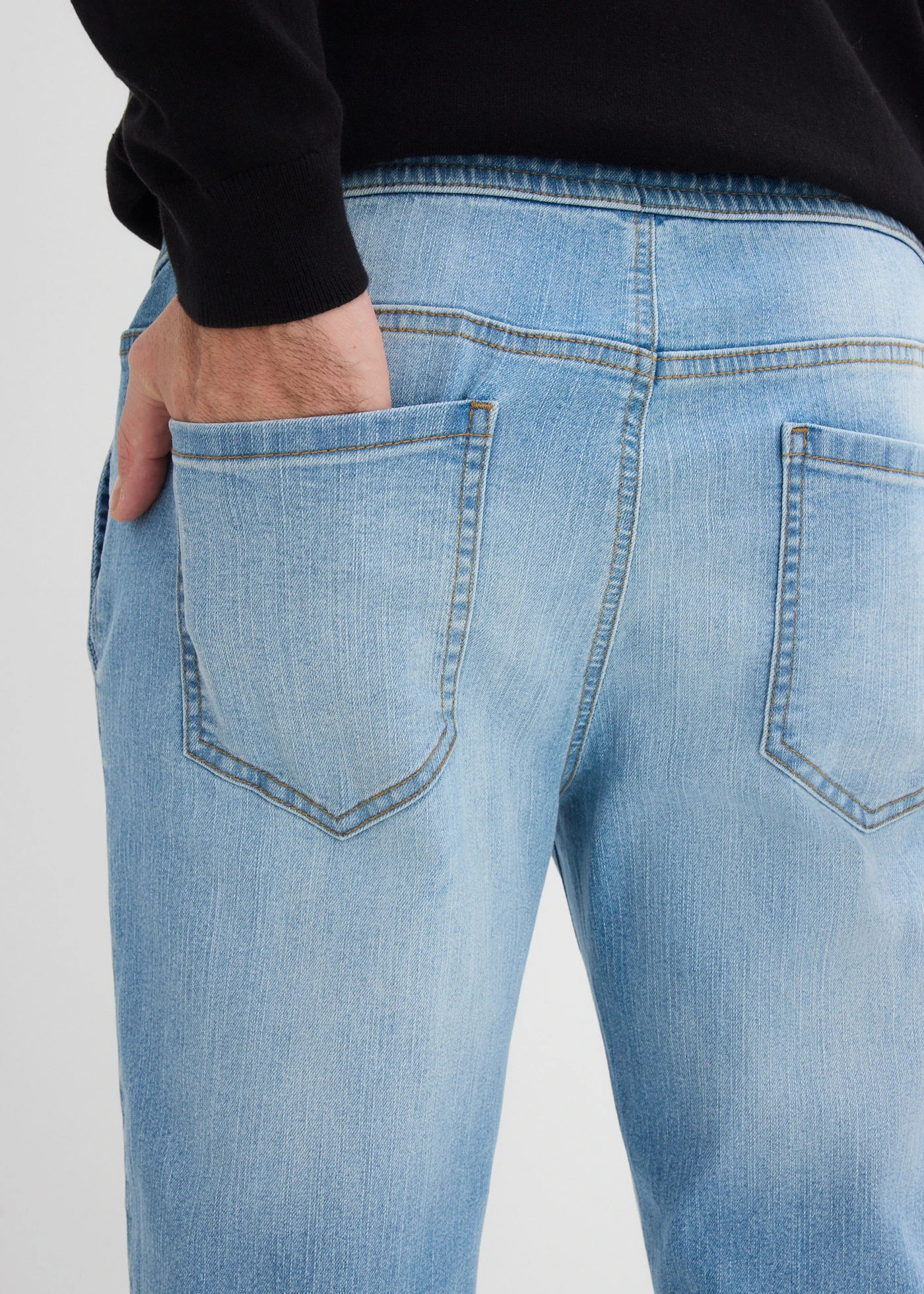 Jean droit et léger à taille élastiquée, regular • bleu clair denim • Boutique bonprix