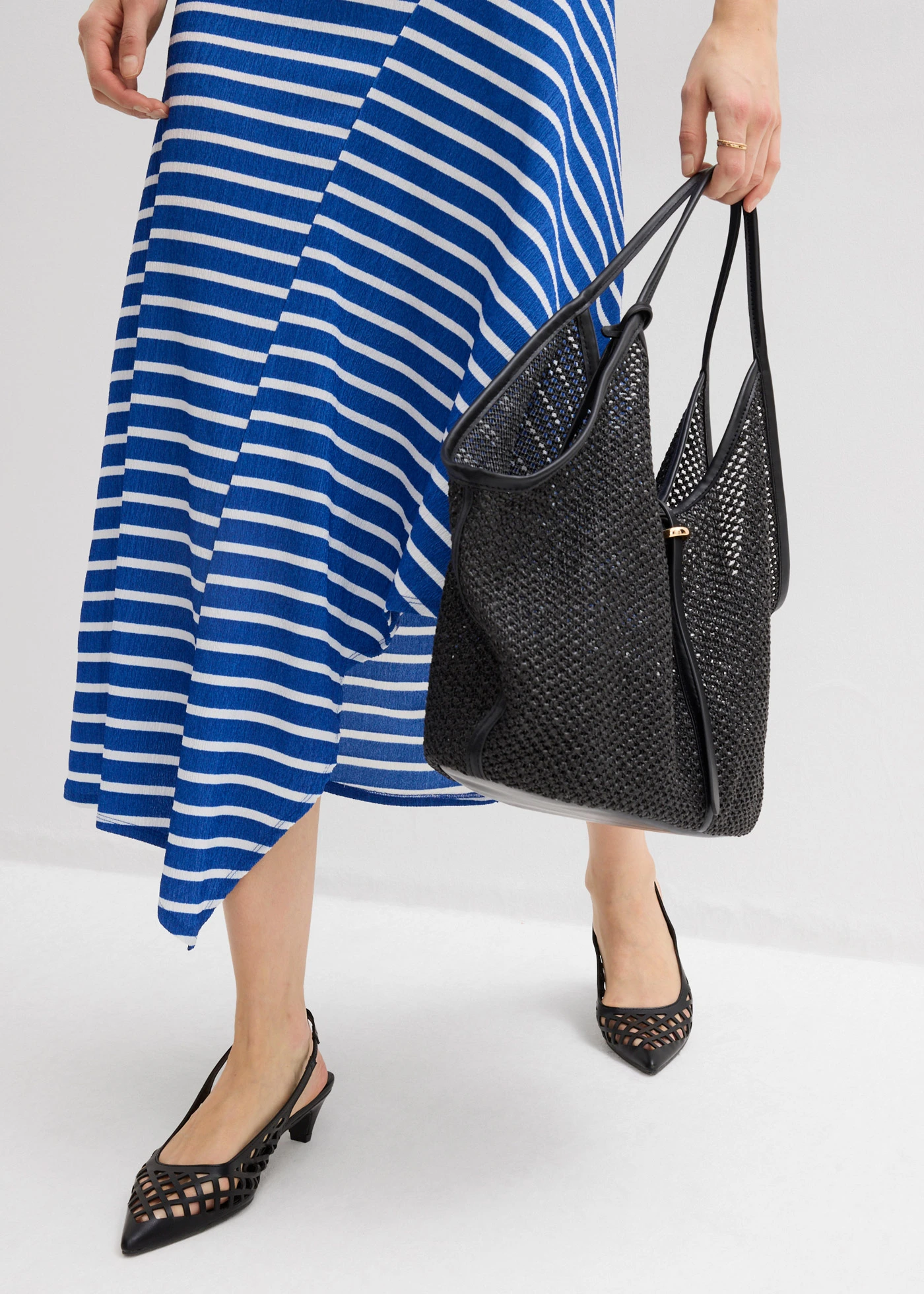 Maxi jurk met asymmetrische zoom • arctisch blauw-wit gestreept • bonprix online shop