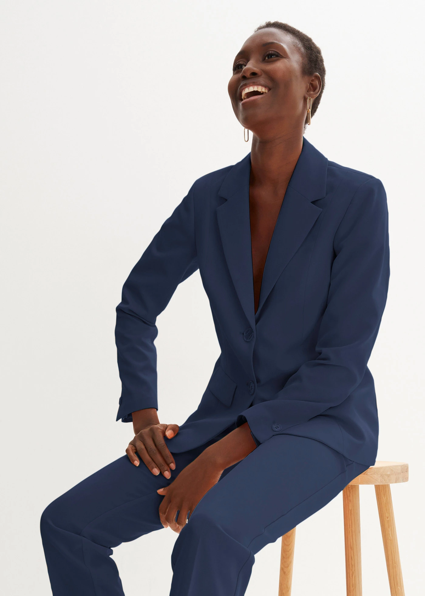 Costum cu pantaloni • bleumarin • magazin bonprix