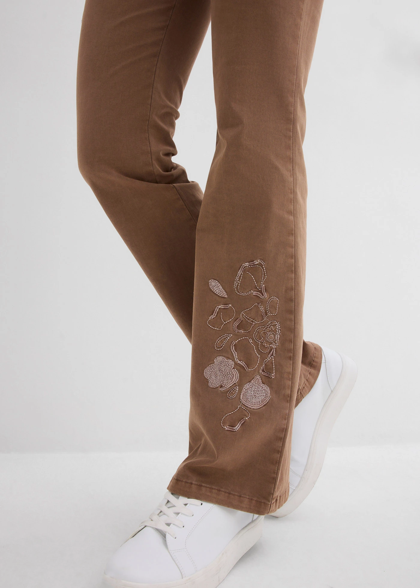 Bootcut farmer hímzéssel • gesztenyebarna • bonprix áruház