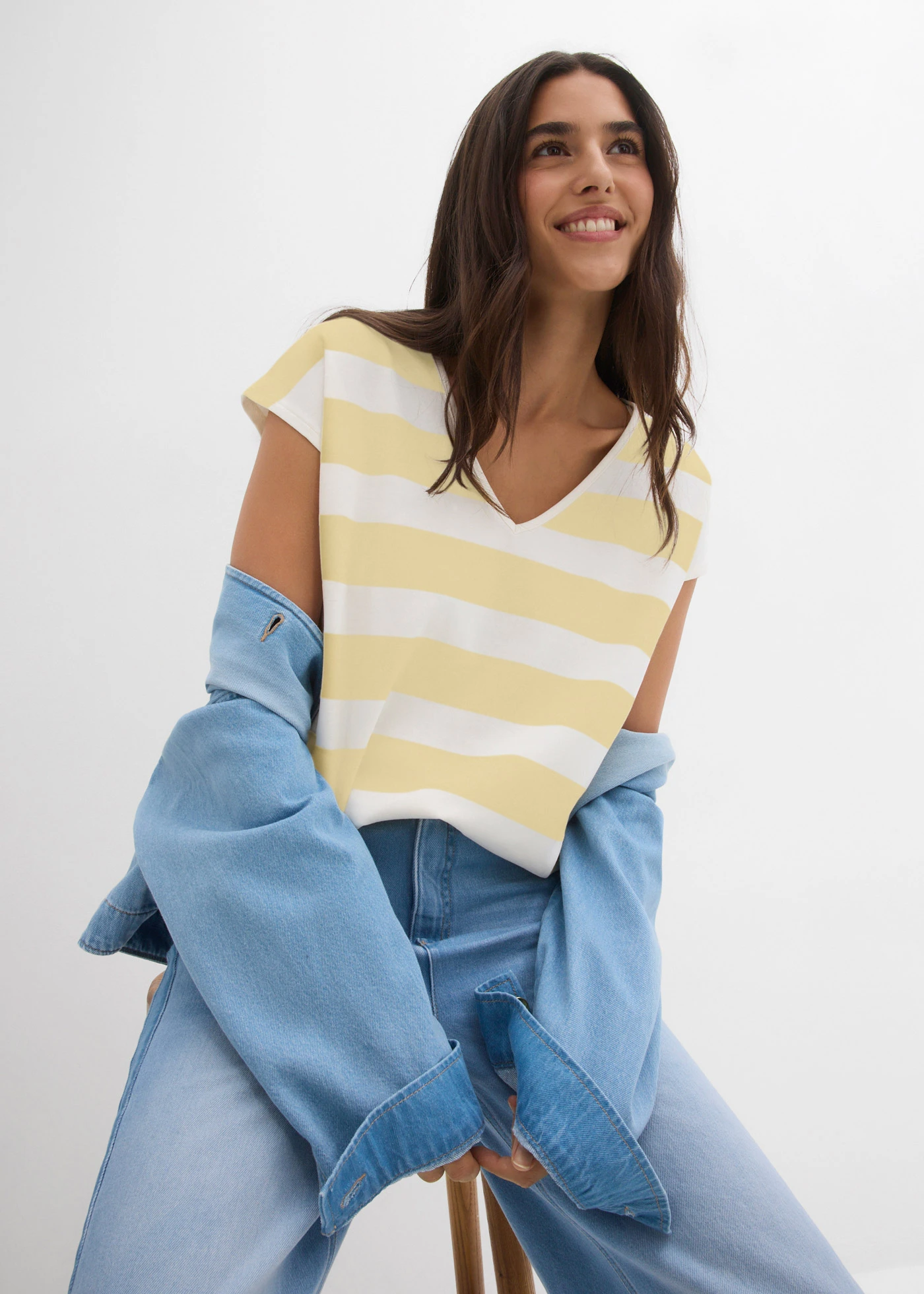 T-shirt rayé • écru/jaune clair rayé • Boutique bonprix