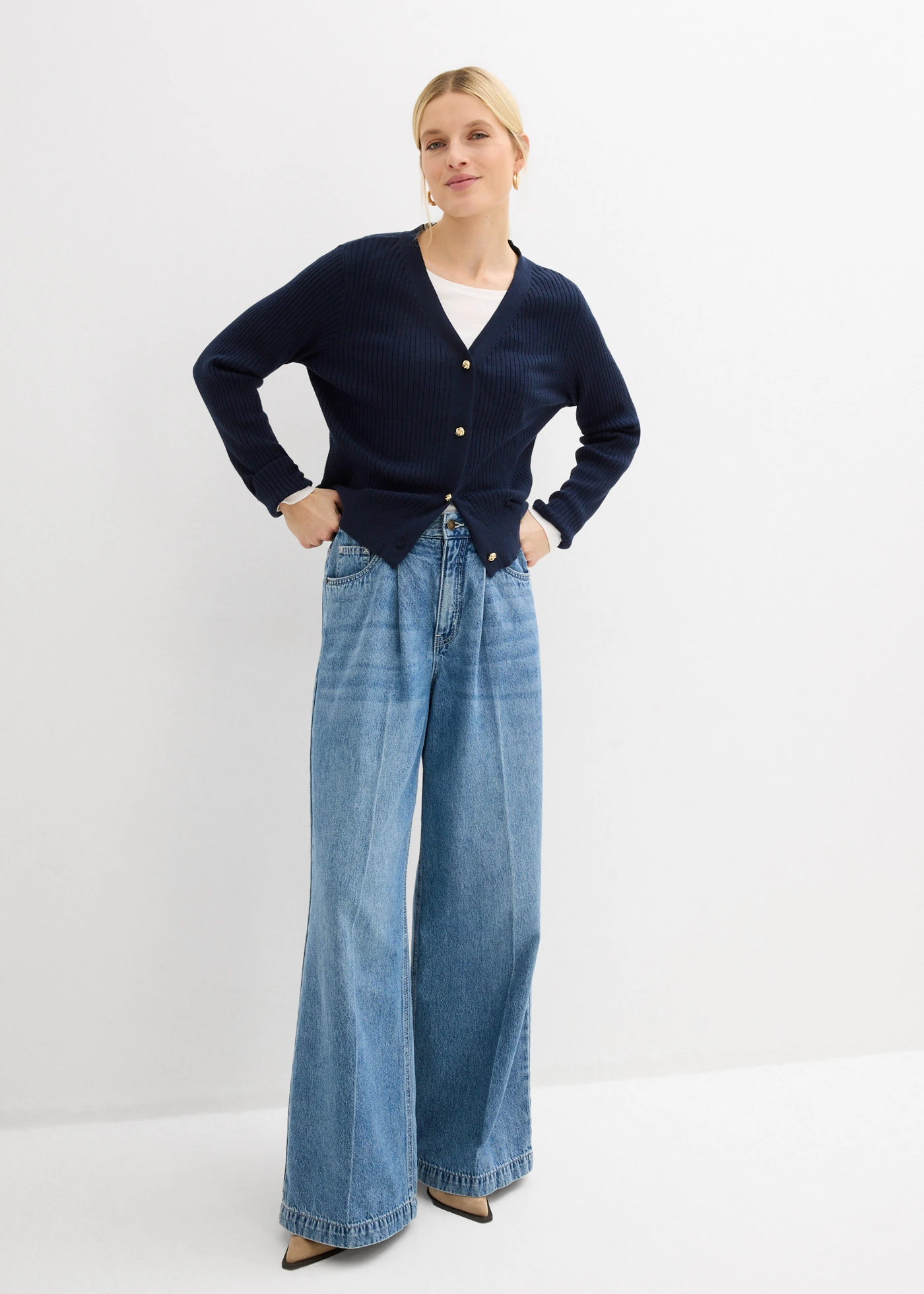 Jachetă tricotată din amestec moale de viscoză • bleumarin • magazin bonprix