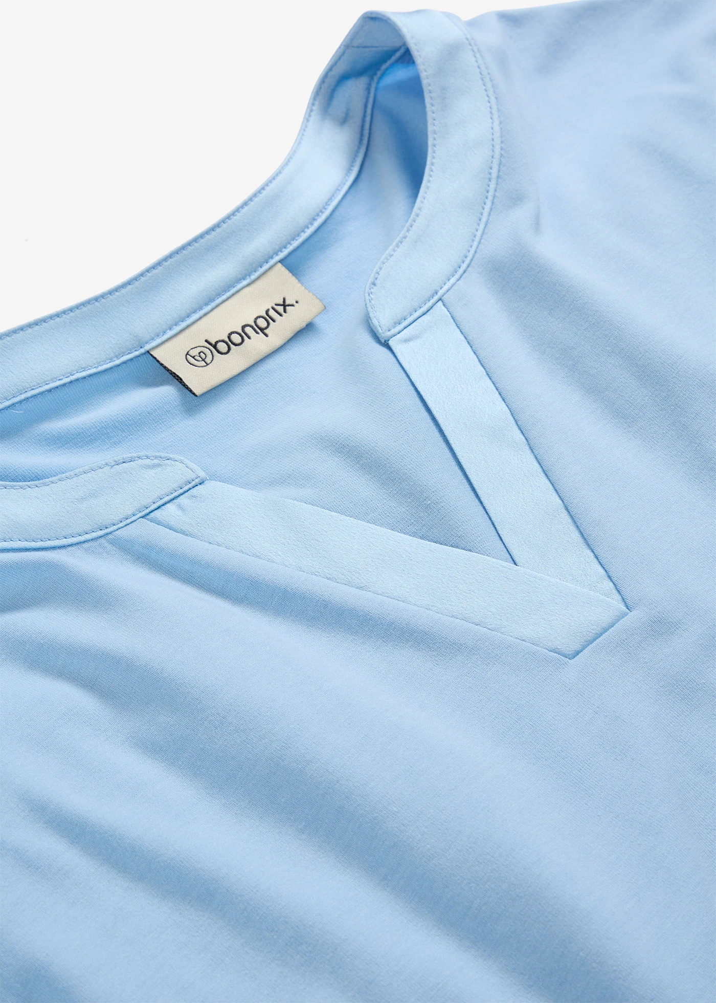 T-shirt met satijnen rand • lichtblauw • bonprix online shop