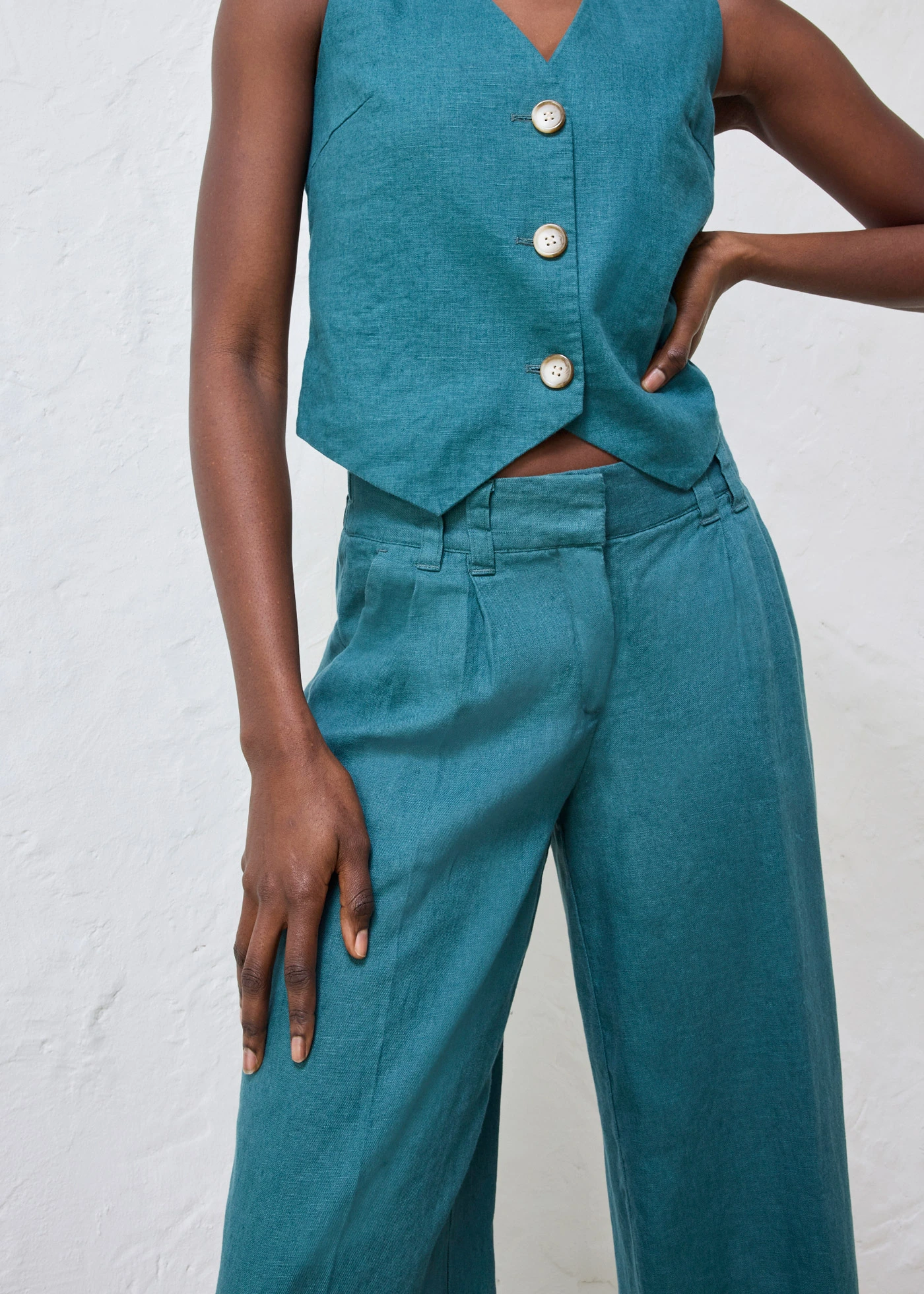 Spodnie z zakładkami, z czystego lnu • zielony pieprz • sklep bonprix