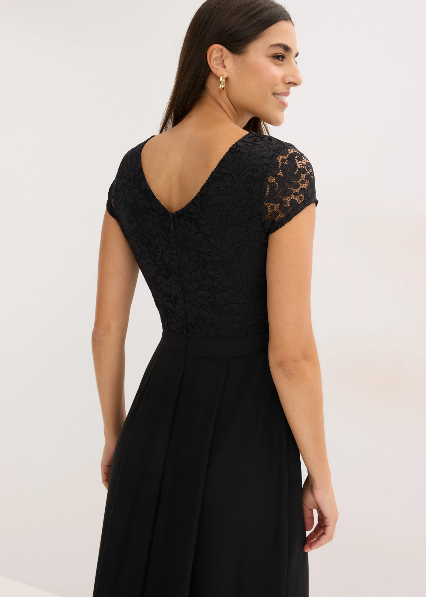 Jumpsuit met kant en inzetstuk van chiffon • zwart • bonprix online shop