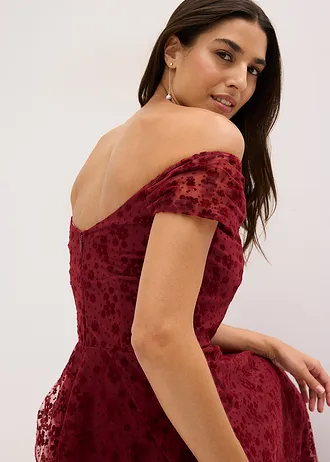 Rochie de seară cu broderie florală fermecătoare • roșu rubiniu • magazin bonprix