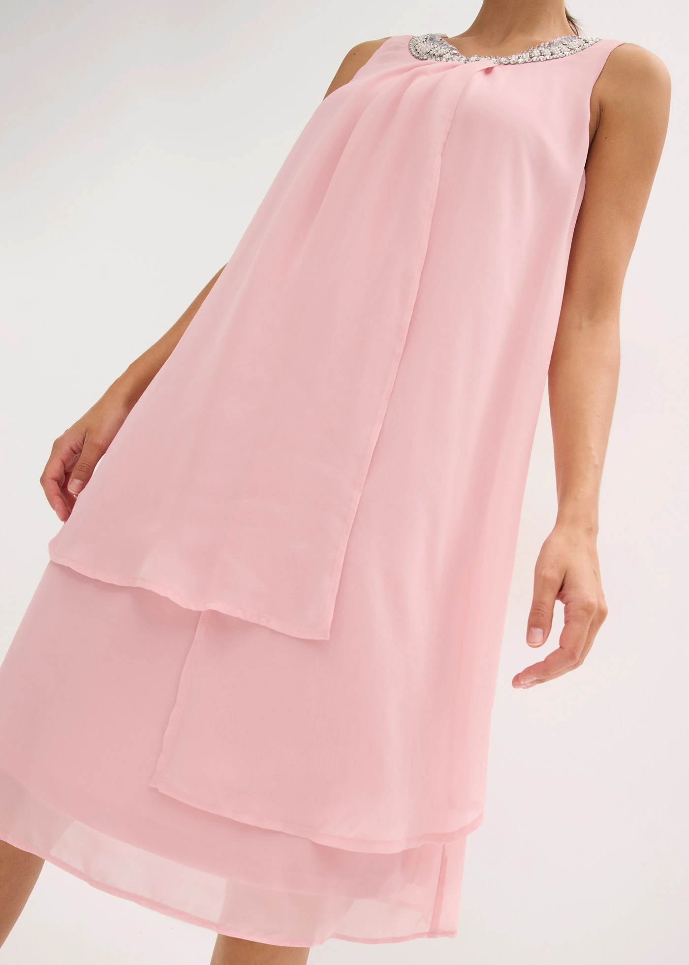 Robe en crêpe avec application de strass • rose cendré • Boutique bonprix