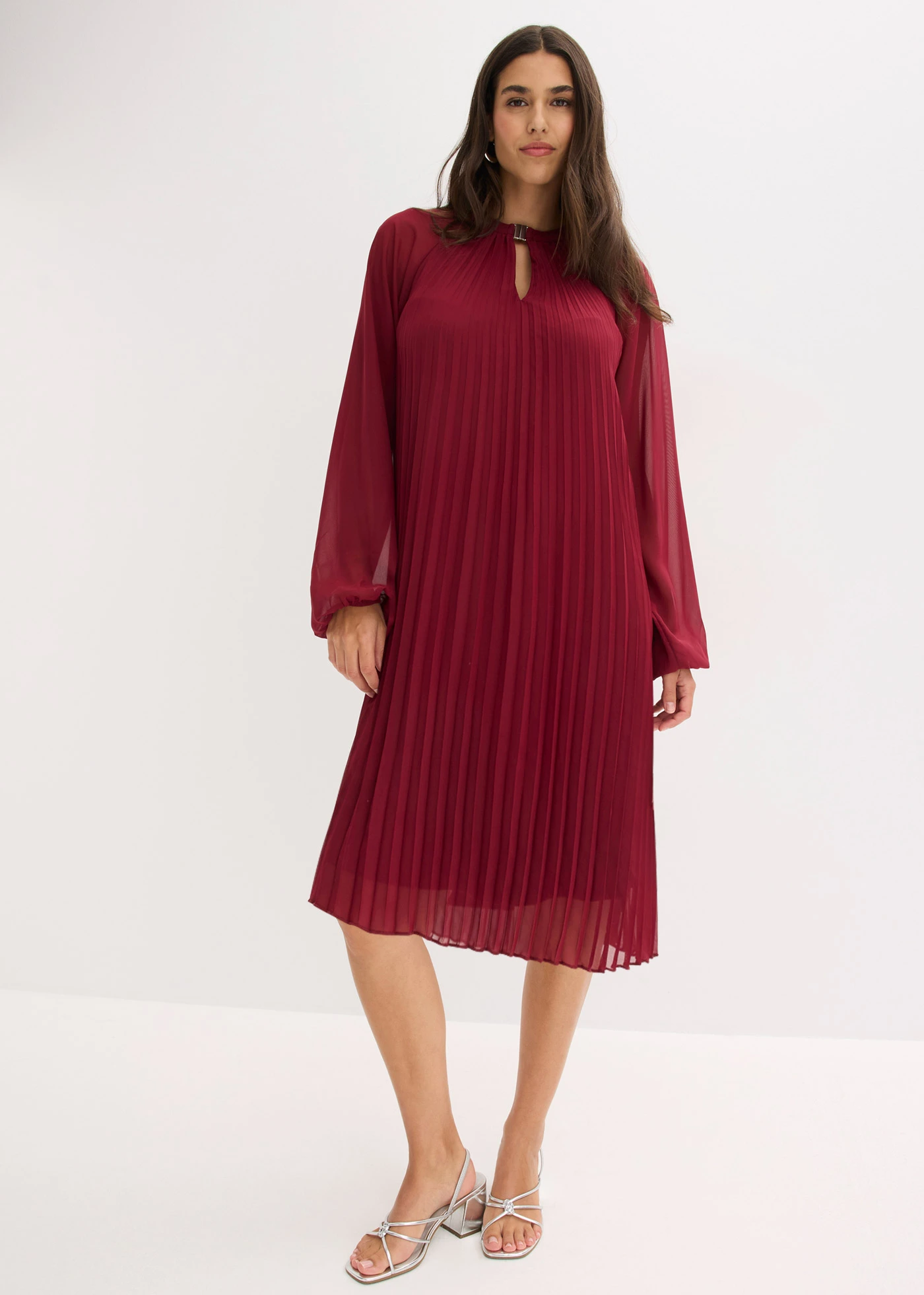Robe courte plissée en mousseline • rouge rubis • Boutique bonprix