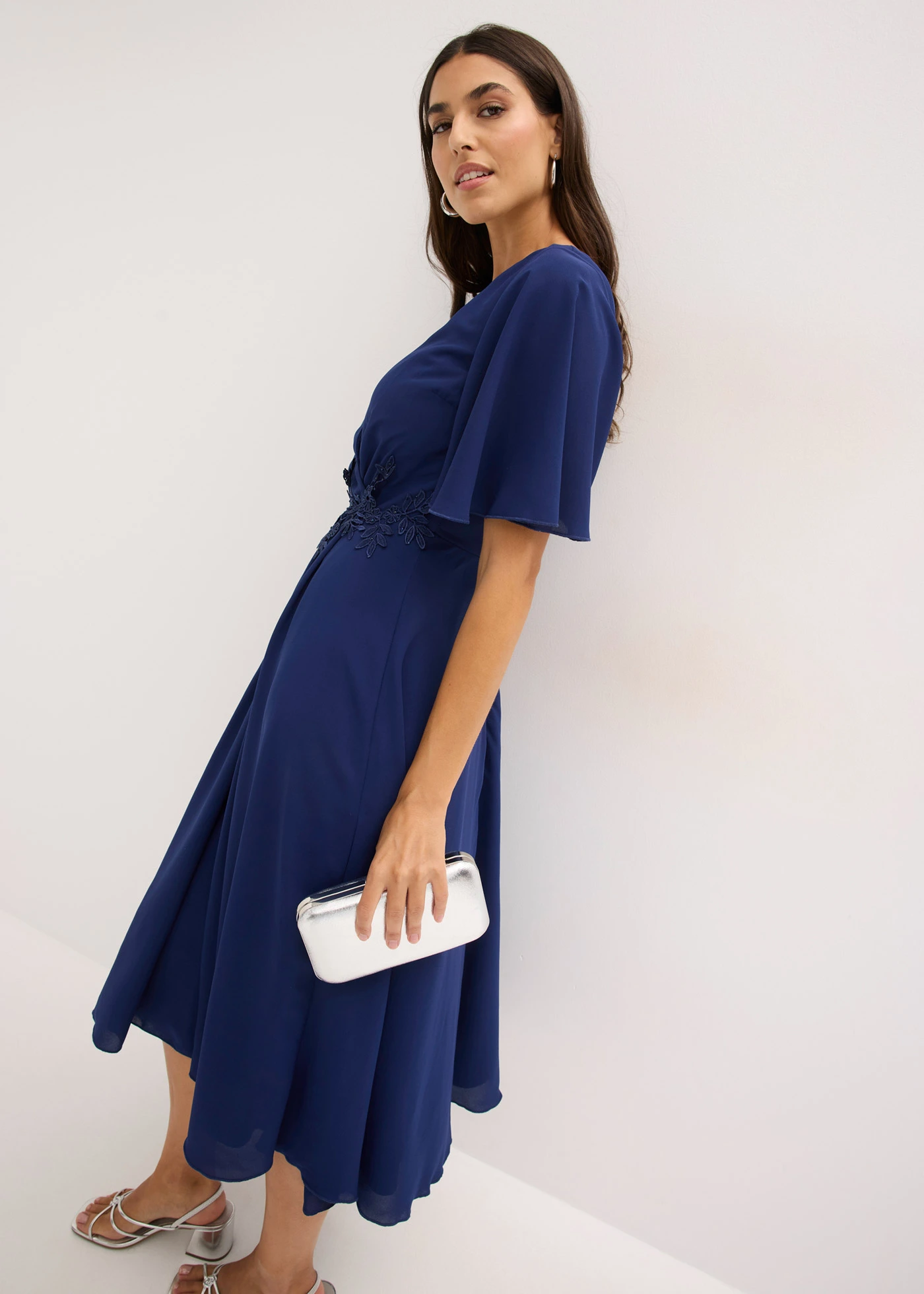 Cocktailjurk met kanten applicatie • middernachtblauw • bonprix online shop