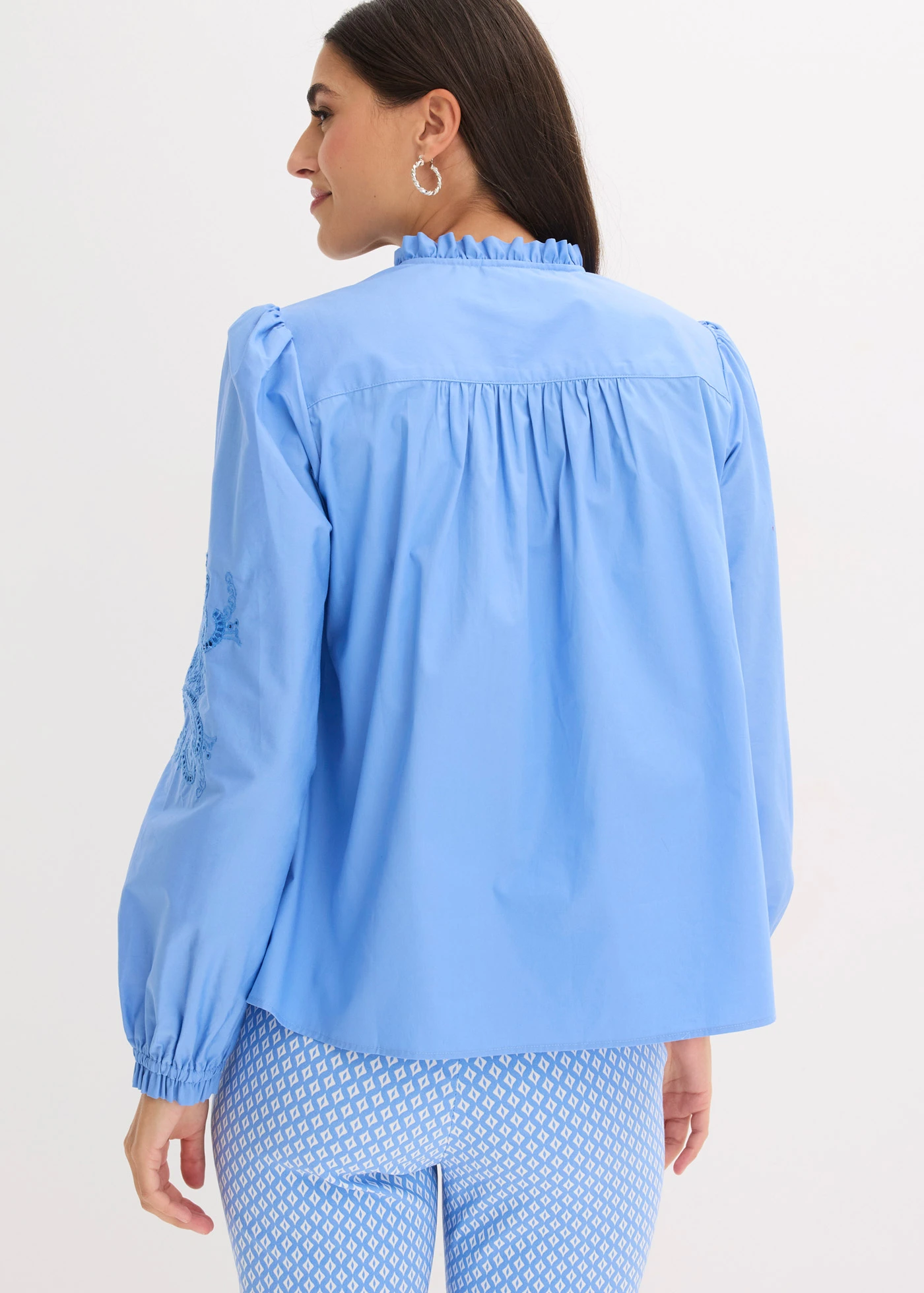 Tunique en coton à broderie ajourée • bleu moyen • Boutique bonprix