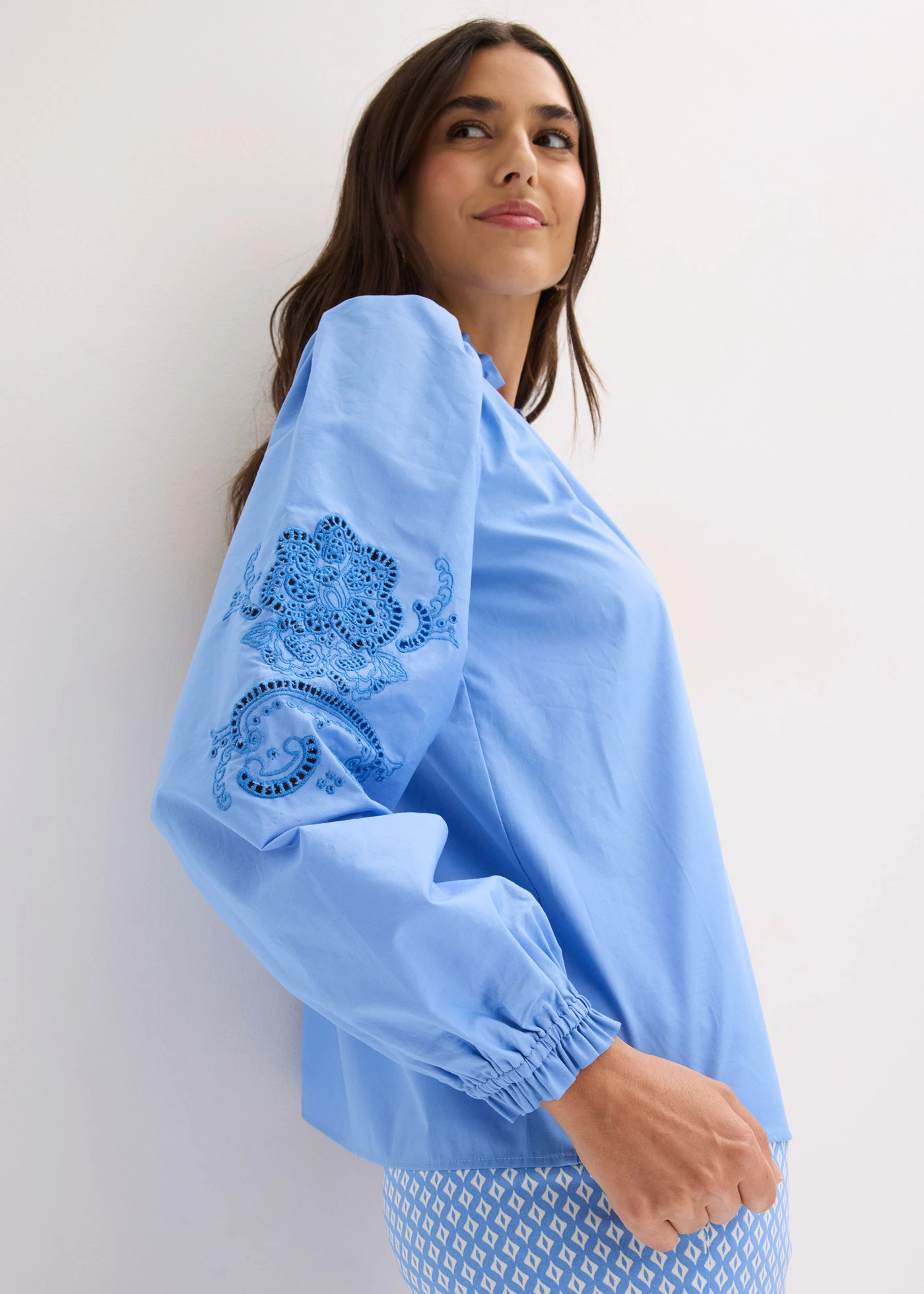 Katoenen tuniek met broderie anglaise • middenblauw • bonprix online shop
