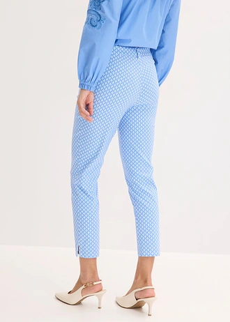 Pantaloni 7/8 din bengalină cu stretch • albastru mediu-ecru cu imprimeu grafic • magazin bonprix