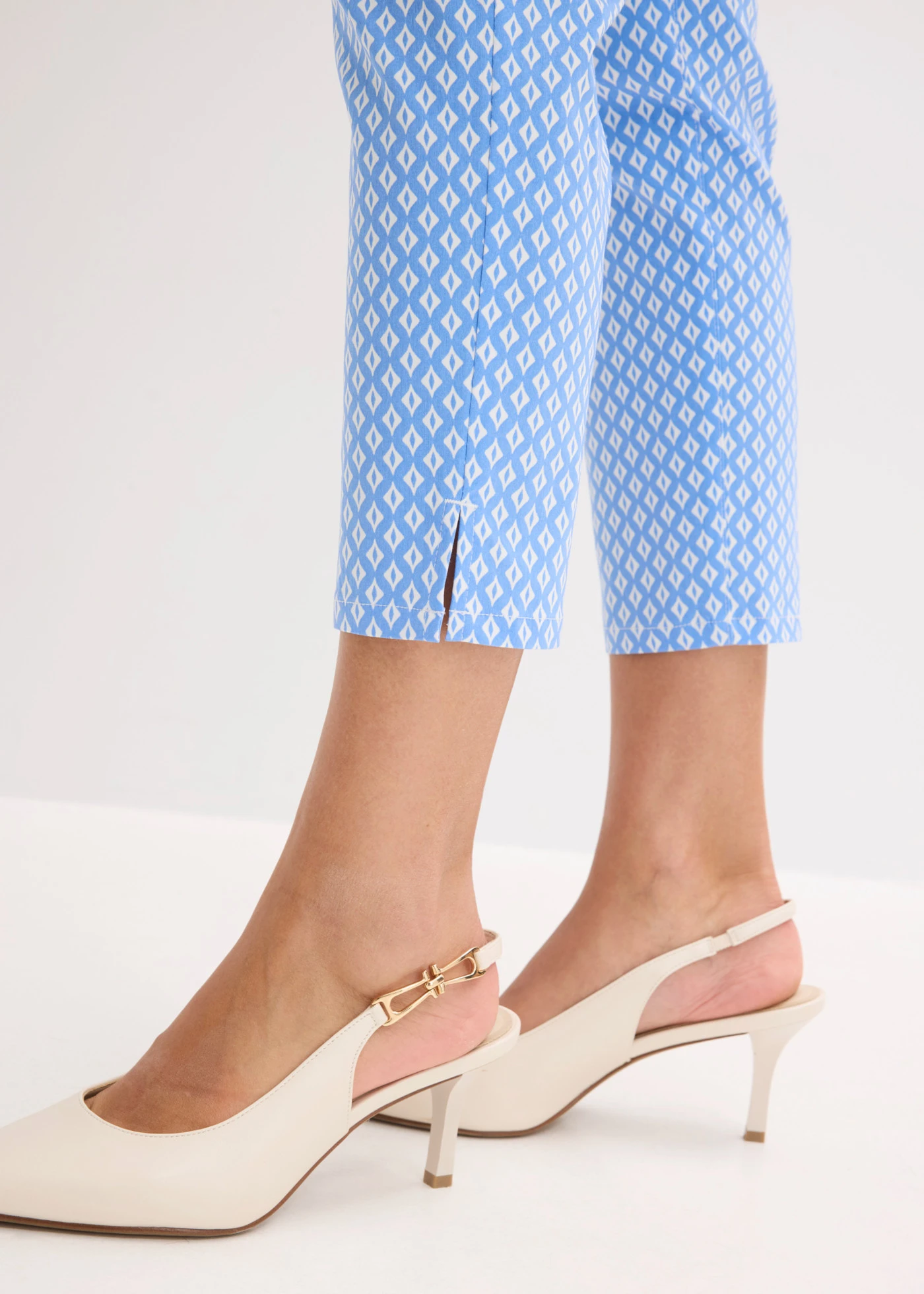 7/8 stretchbroek van bengaline • middenblauw-wolwit met grafische print • bonprix online shop